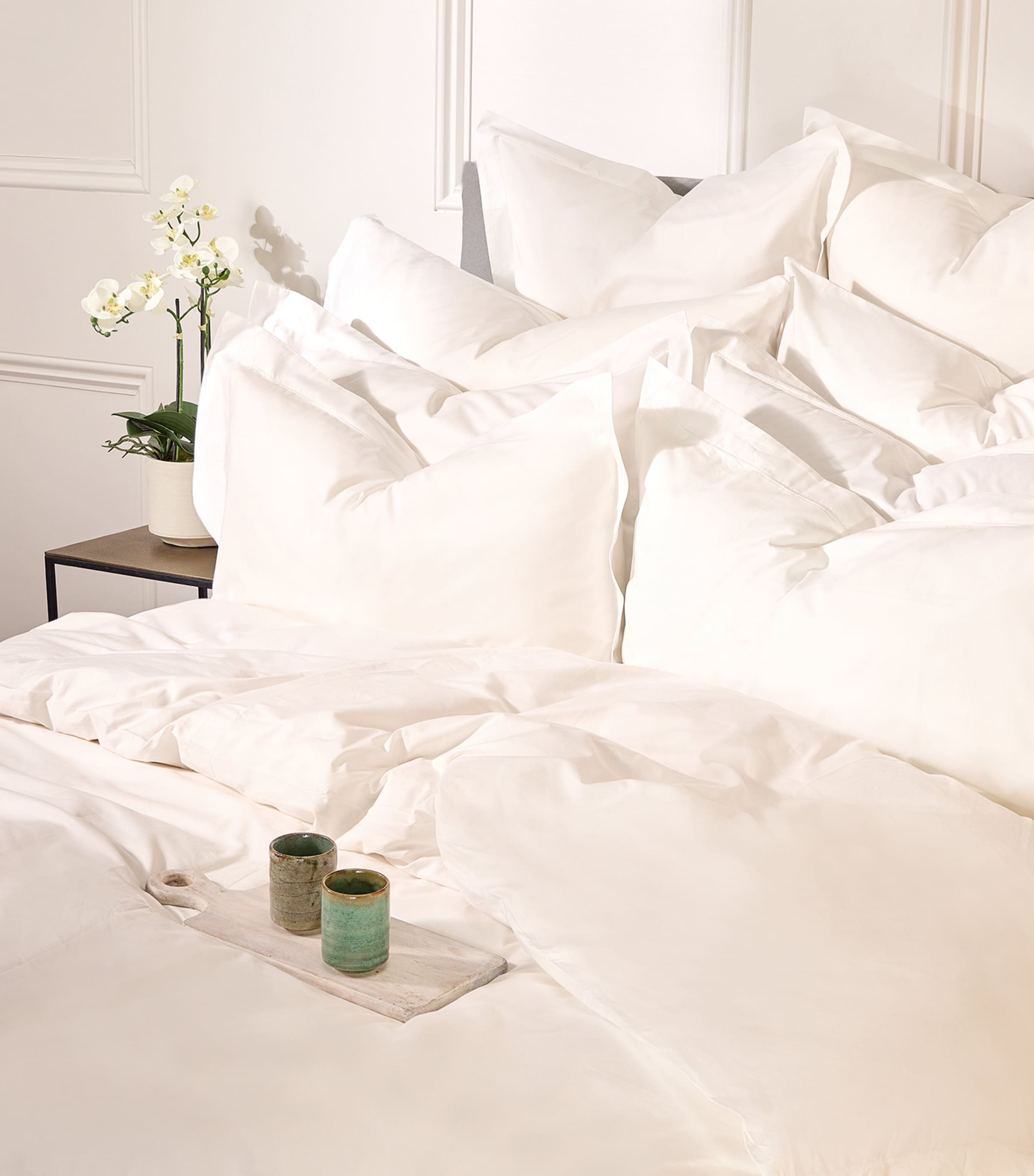 Chester King Duvet Cover and Pillowcase Set (230cm x 220cm) WHITE Image 4