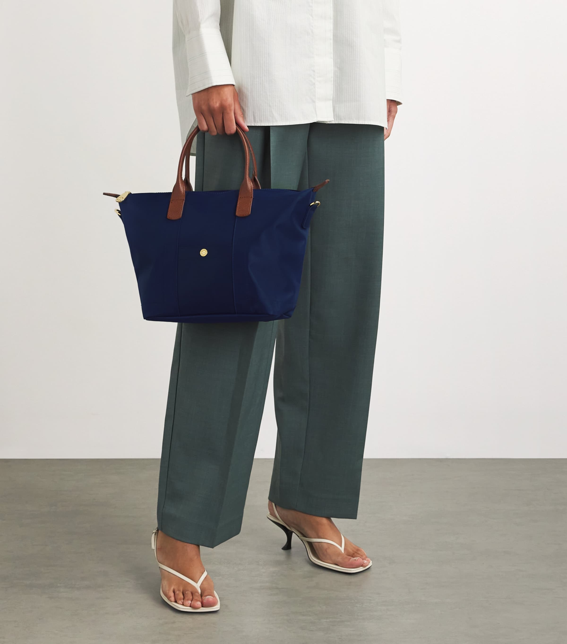 Grab Nylon Tote Bag NAVY Image 2