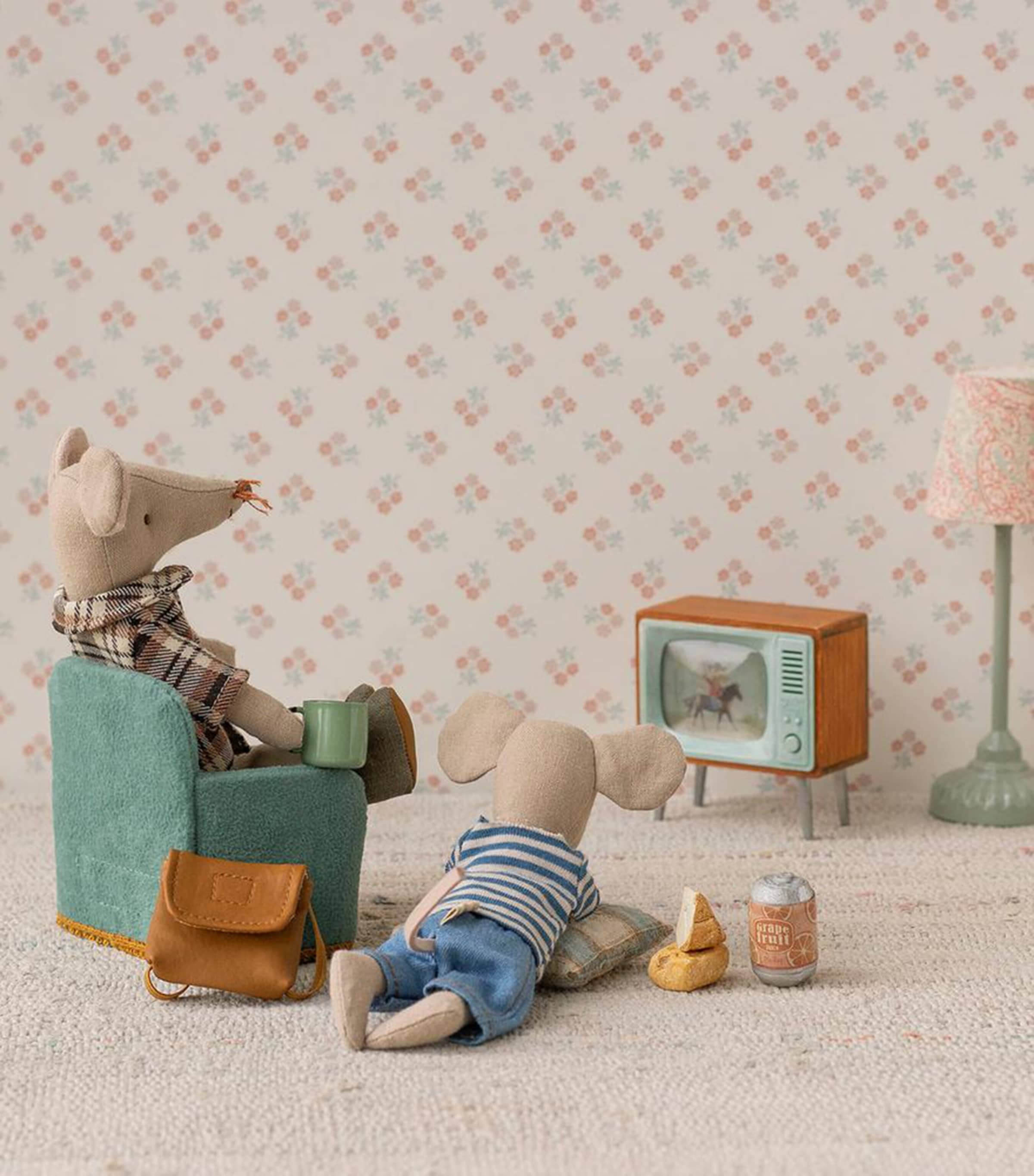 Maileg Mouse House Television Image 3