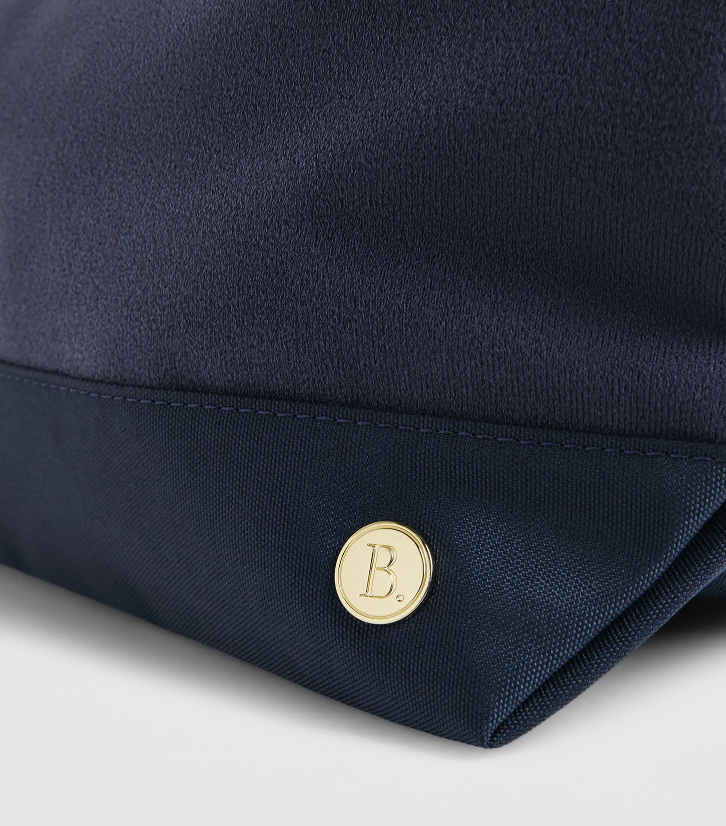 BECCO BAGS Medium Montreaux Pouch Navy Image 3