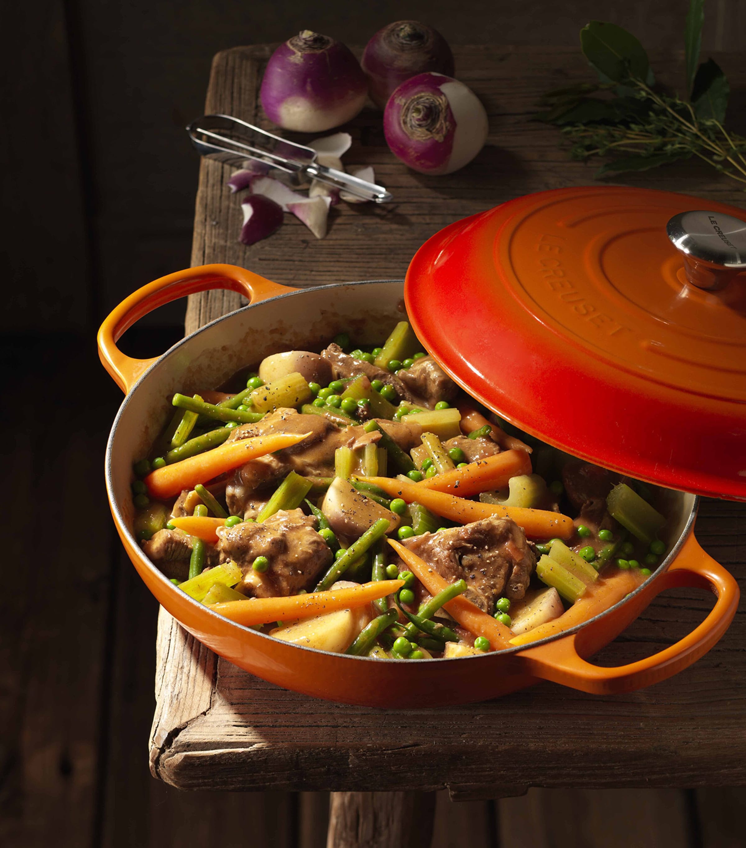 Cast Iron Round Casserole Dish (26cm) VOLCANIC Image 5