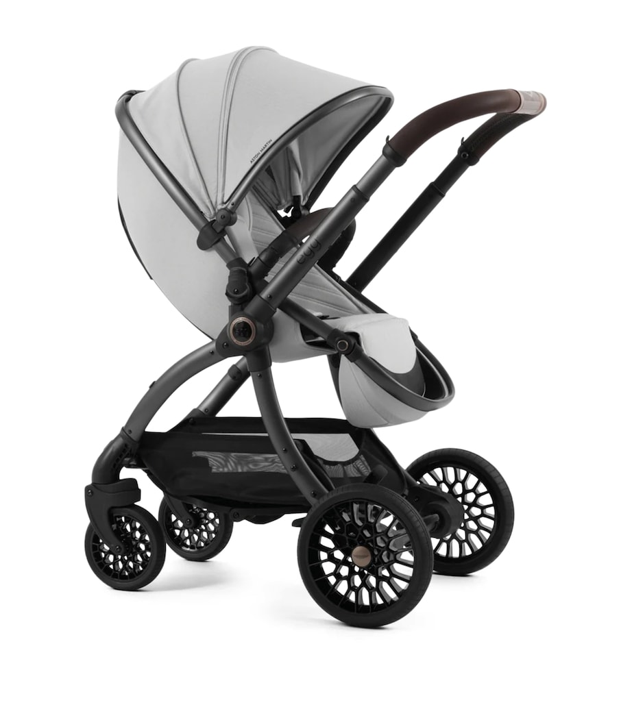 Egg x Aston Martin egg3 Snuggle Bundle Grey Image 5