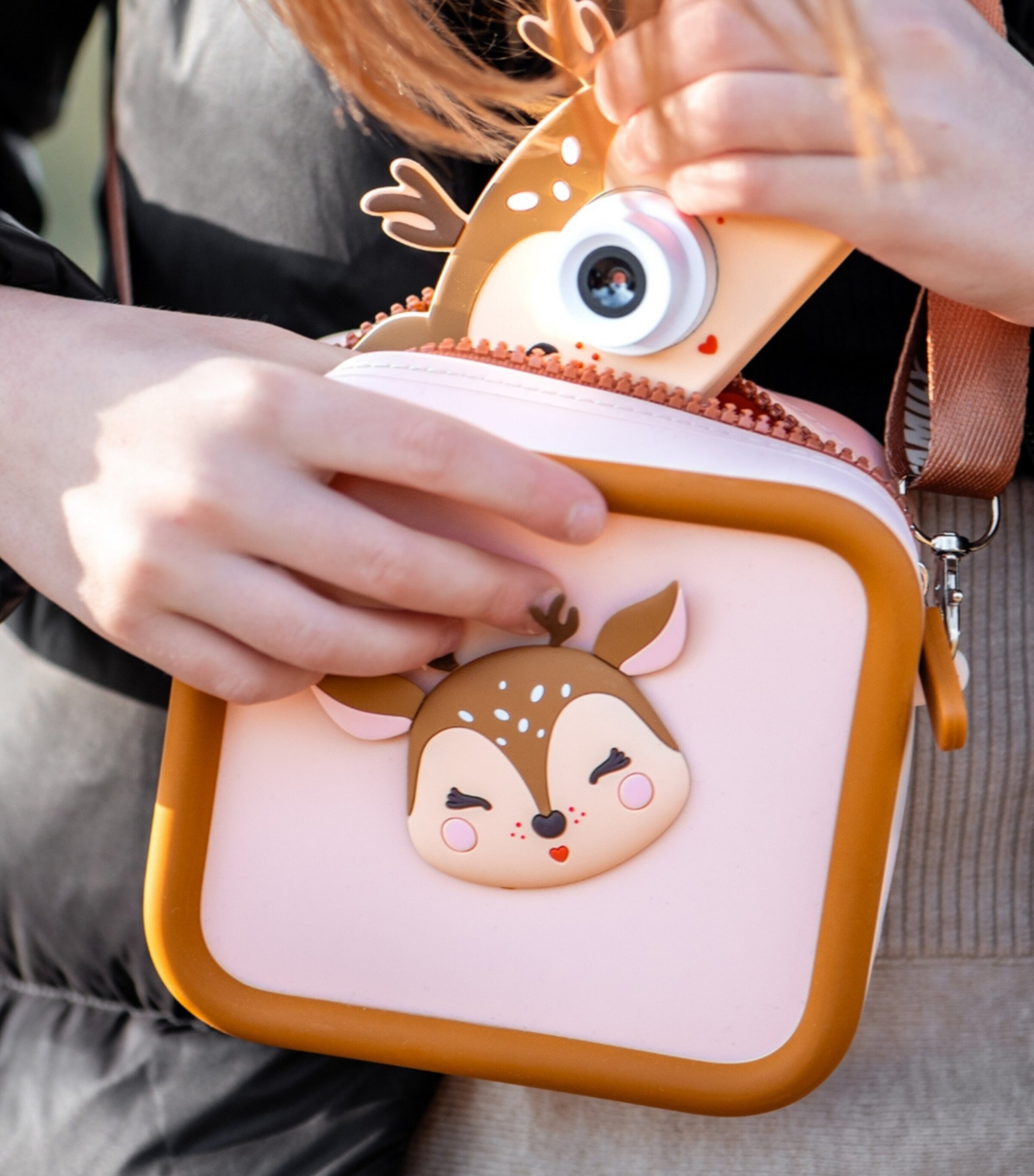 THE ZOOFAMILY Silicon Deer Camera Bag Image 5
