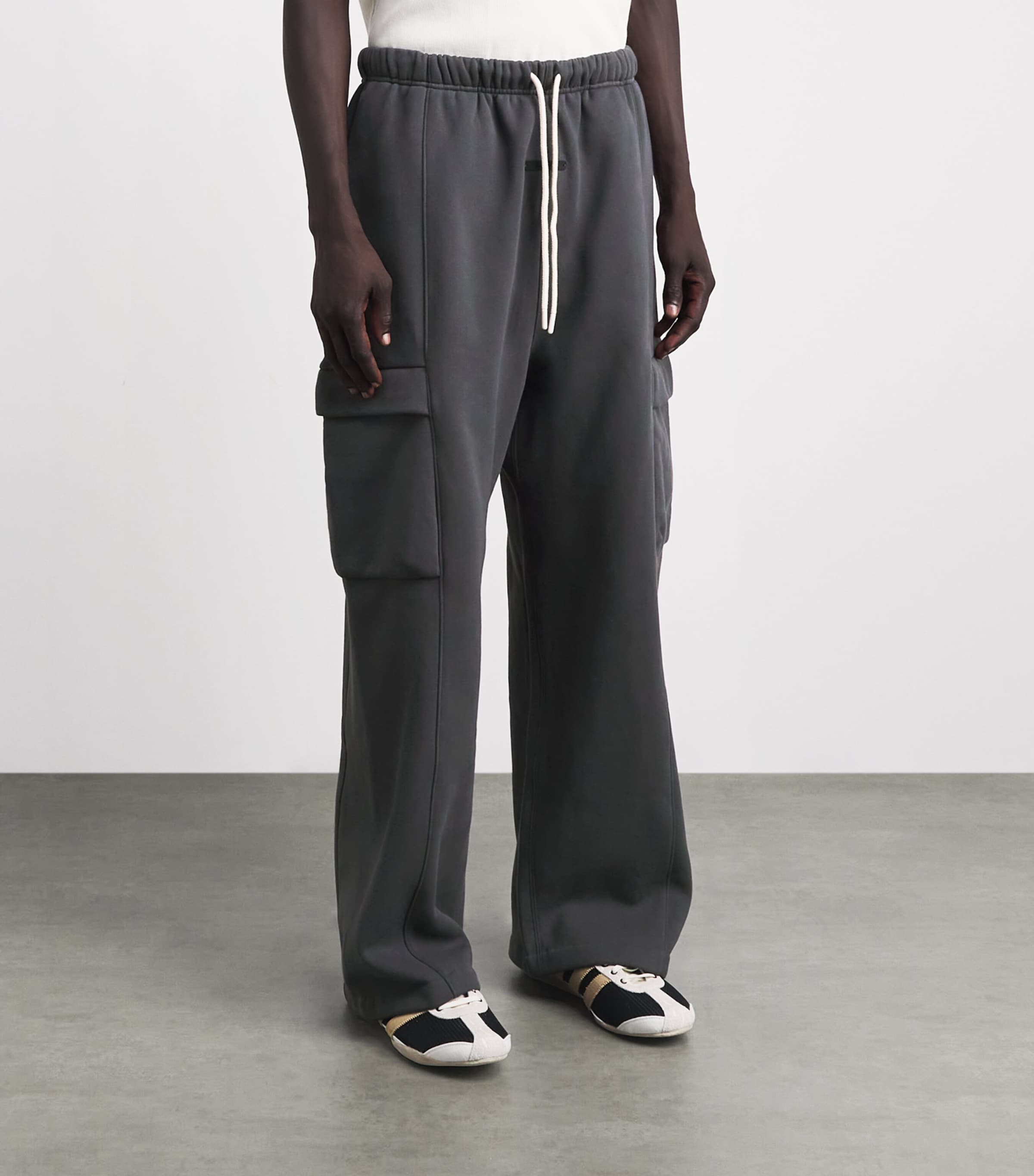 FEAR OF GOD ESSENTIALS Mens Cargo Field Sweatpants Iron Grey Image 4