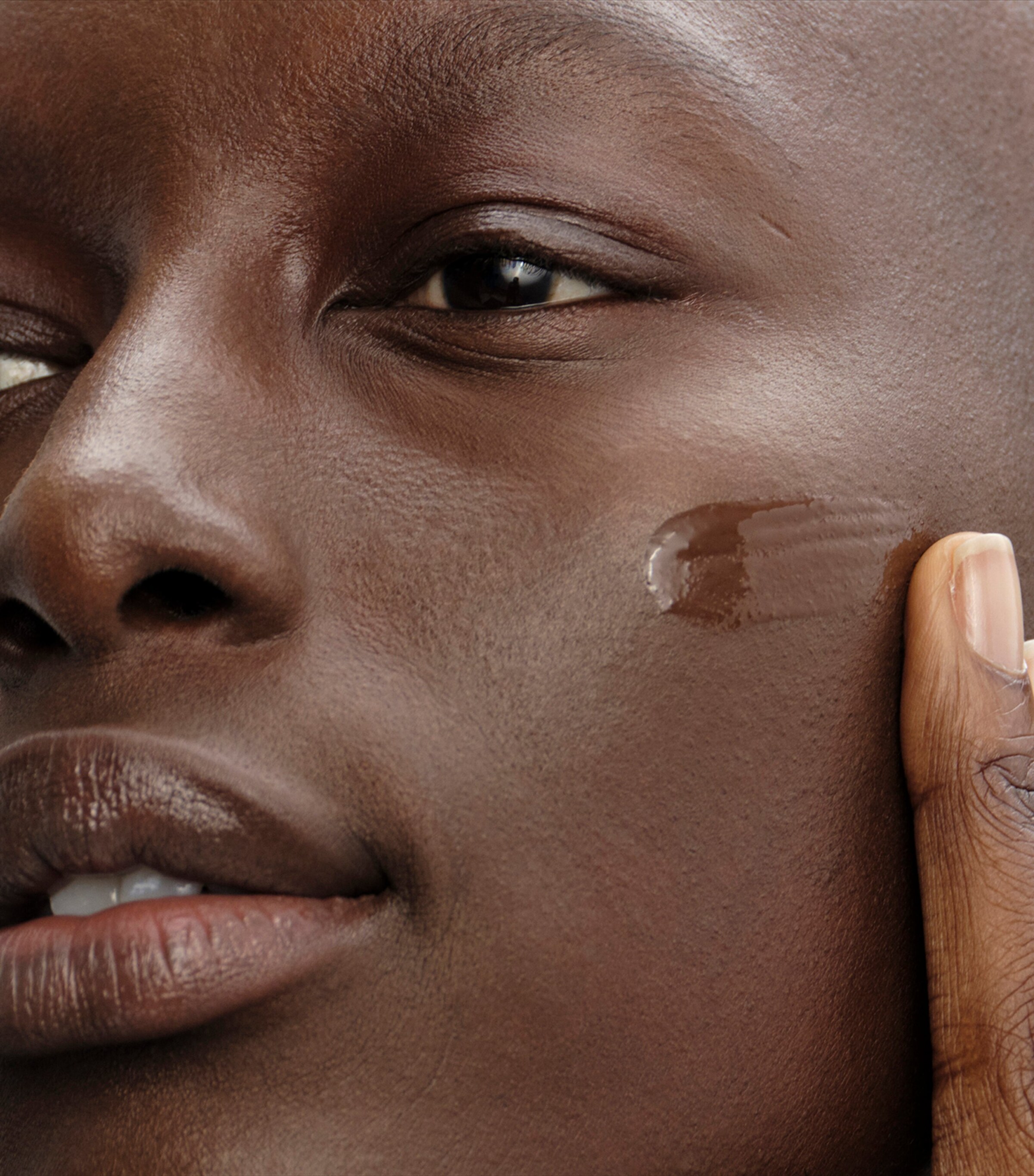 Reveal Skin Optimising Foundation DC80 Image 4