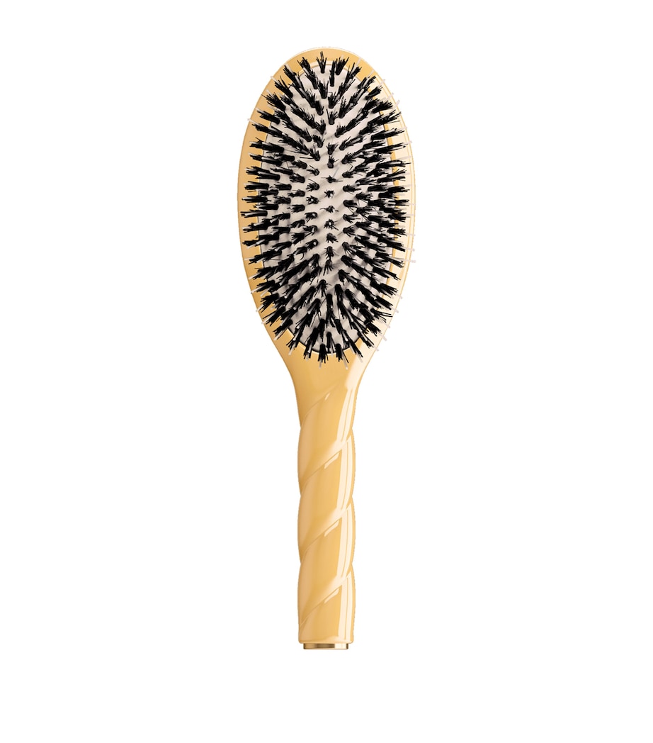 N.02 The Essential Do-it-all Brush YELLOW Image 1