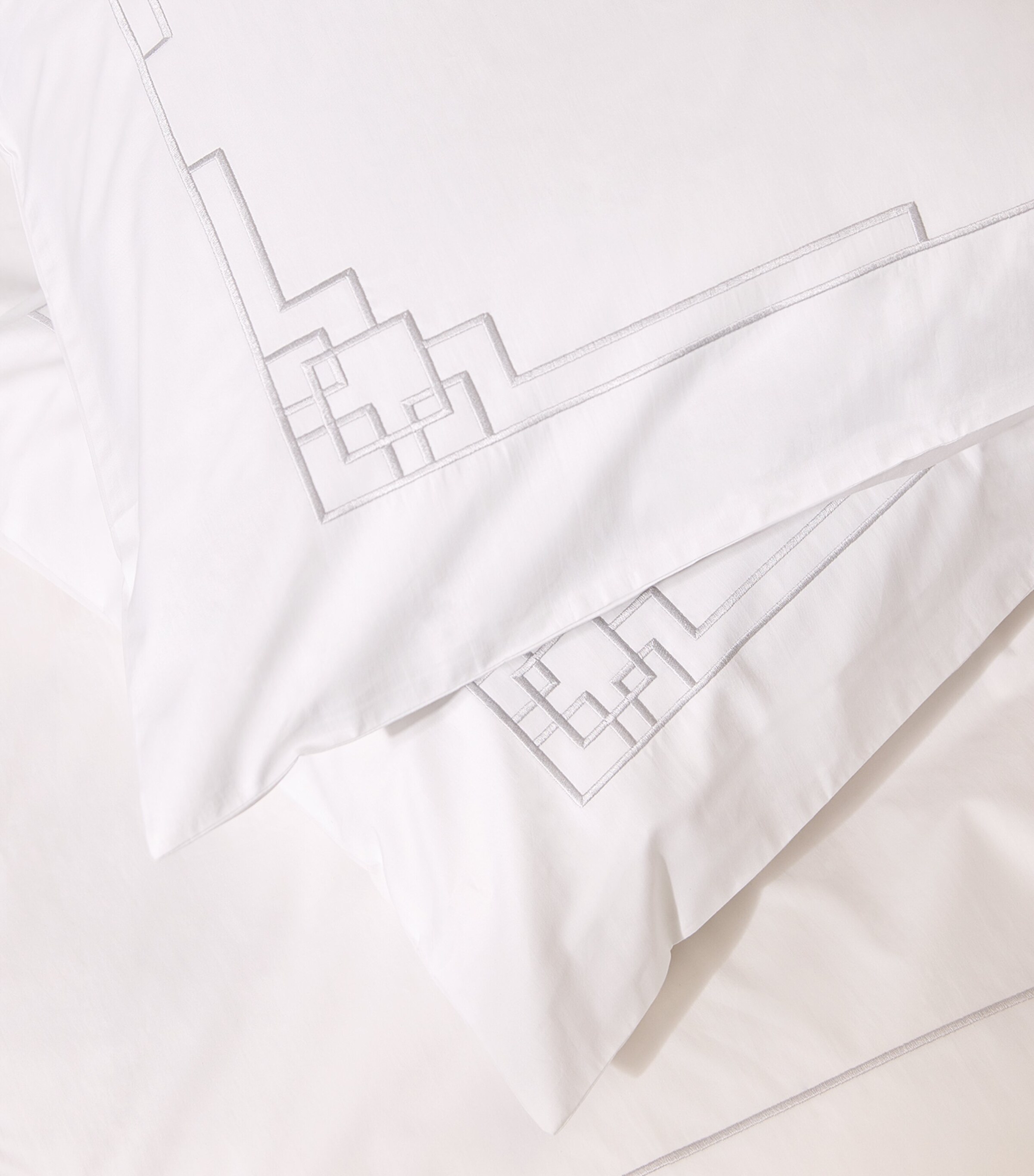 Walverden Super King Duvet Cover Set (260cm x 220cm) WHITE Image 5