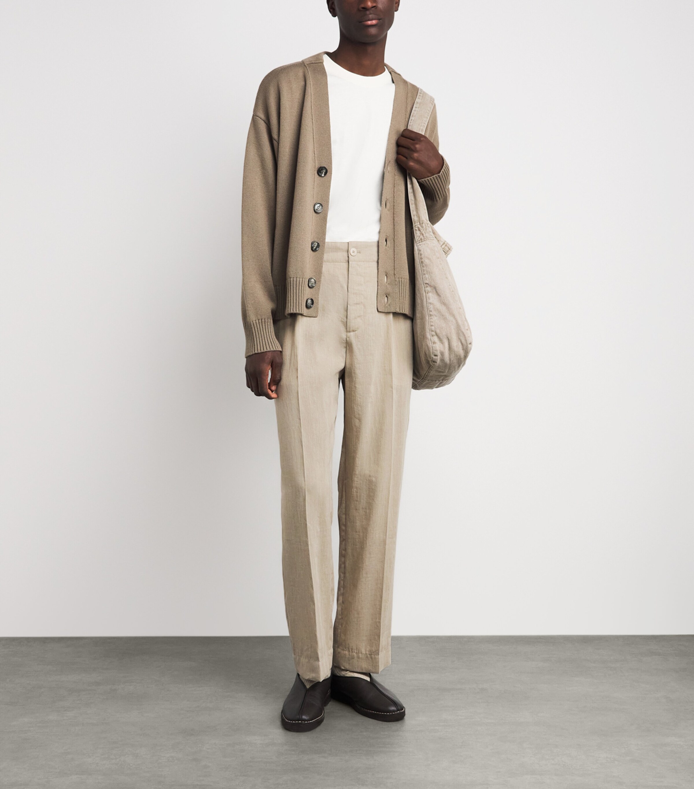Jacquemus Mens Linen Pleated Croisière Trousers Beige Image 2