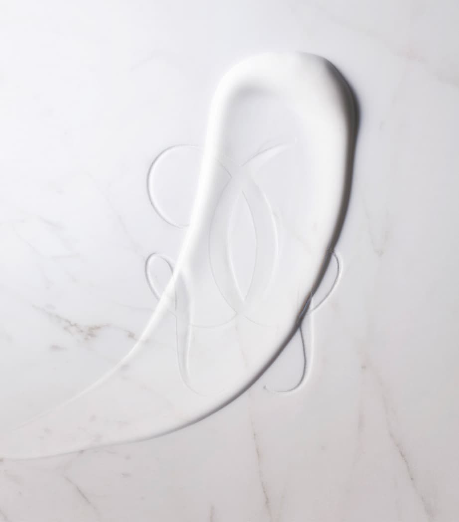 Musc Outreblanc Scented Hand & Body Lotion (300ml) NO COLOUR Image 2