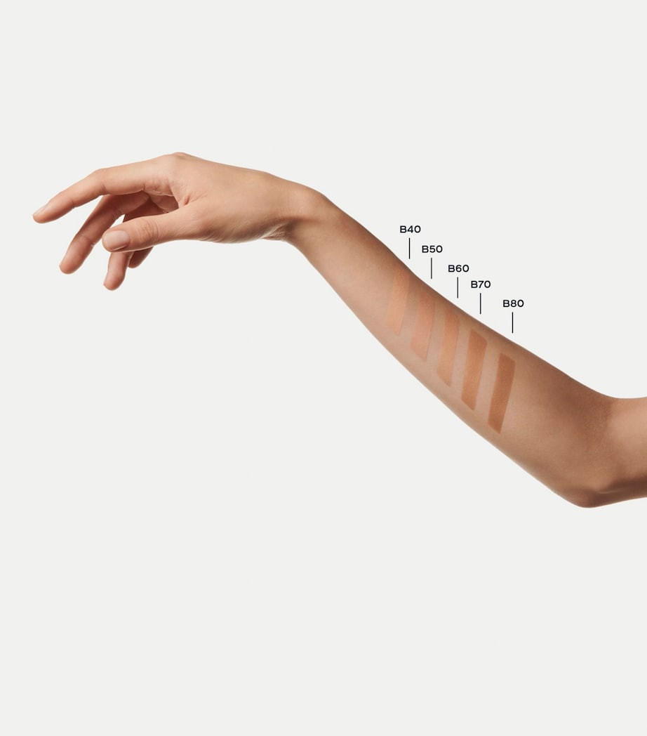CHANEL CHANEL LES BEIGES NATURAL HEALTHY GLOW Serum Concealer Image 4