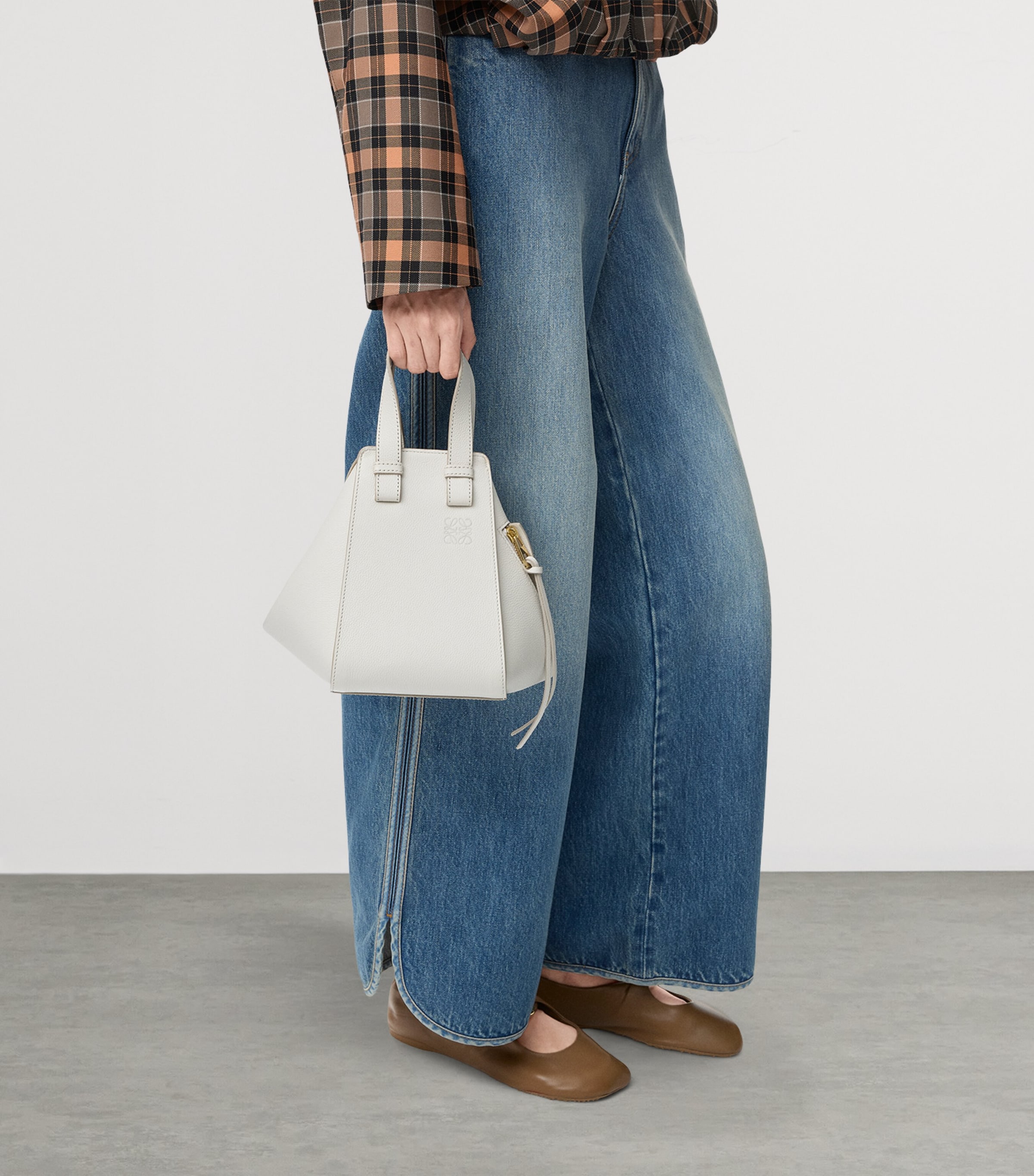 Leather Hammock Top-Handle Bag LIGHT GHOST Image 7