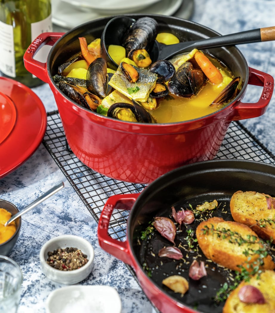 2-Piece Round Stackable Cocotte Set CHERRY Image 2