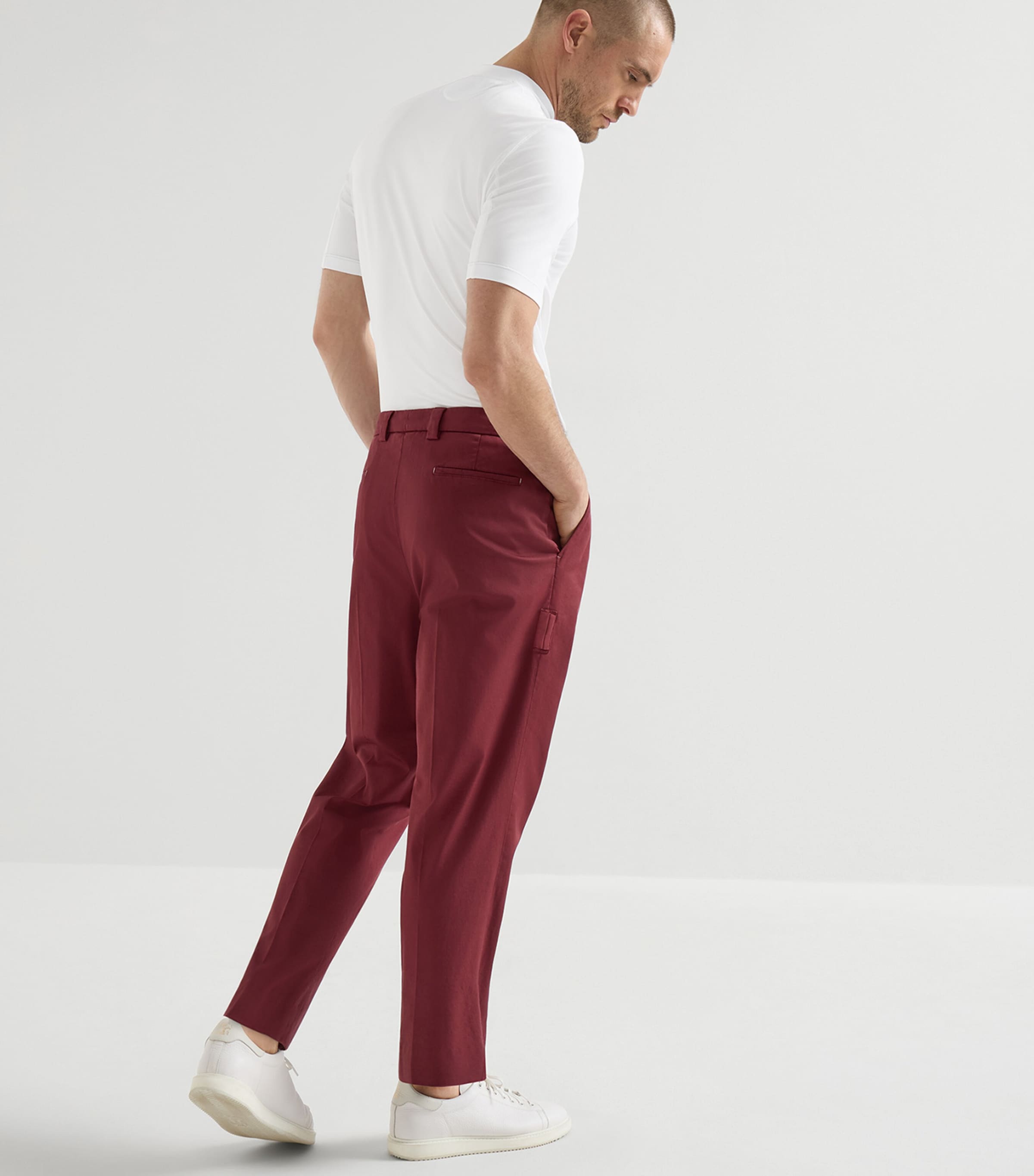 Brunello Cucinelli Mens Stretch-Cotton Pleated Trousers Image 4