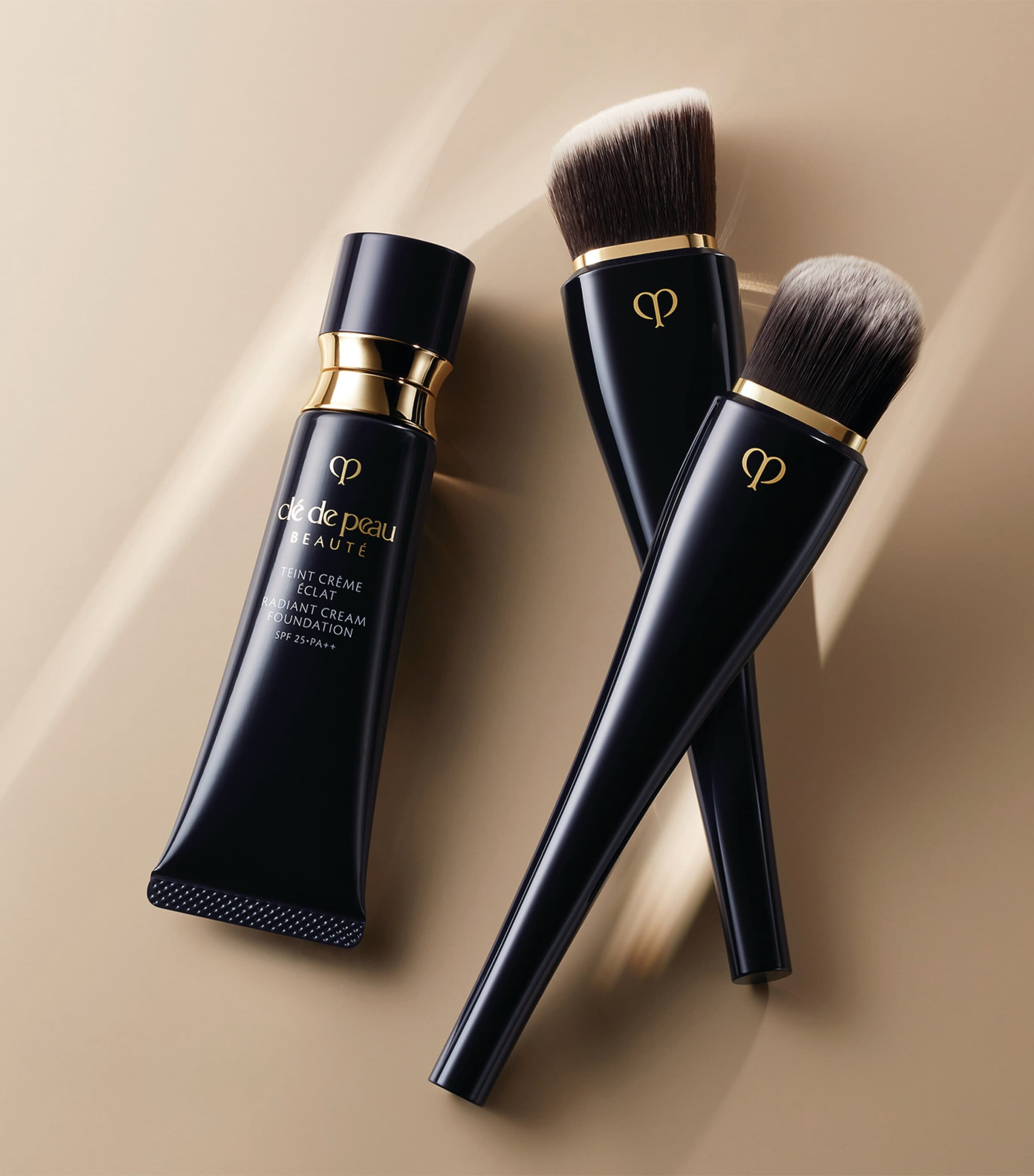 Clé de Peau Beauté Radiant Cream Foundation Image 4