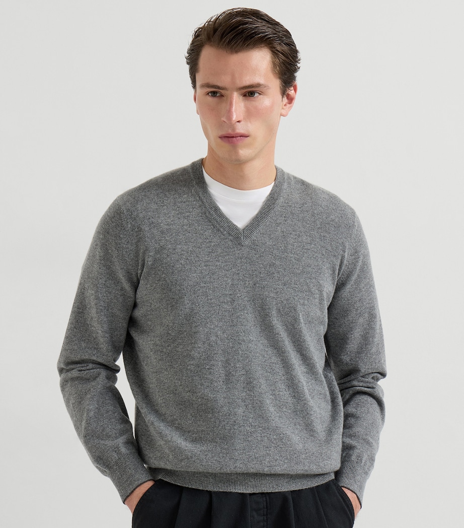 Brunello Cucinelli Mens Cashmere V-Neck Sweater Image 2