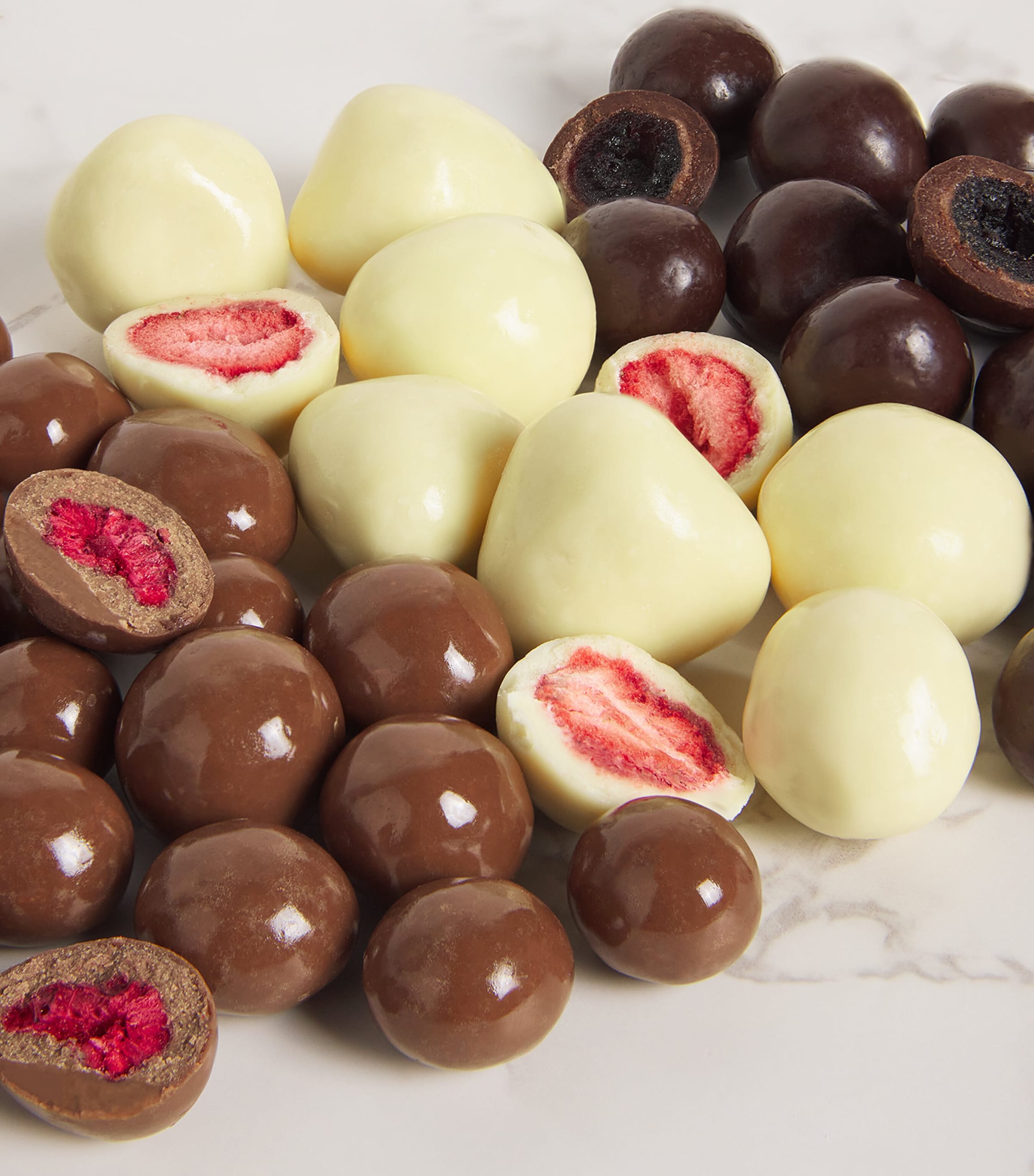 Chocolate Cherries & Berries Collection (270g) NO COLOUR Image 5