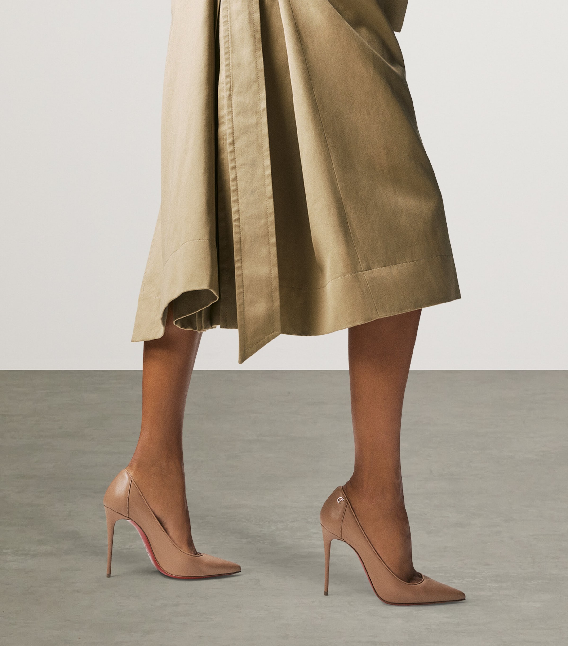 【関税&送料込】Christian Louboutin Nude Sporty Kate Pumps Christian Louboutin Sporty Kate Pointed Toe Pump (Women