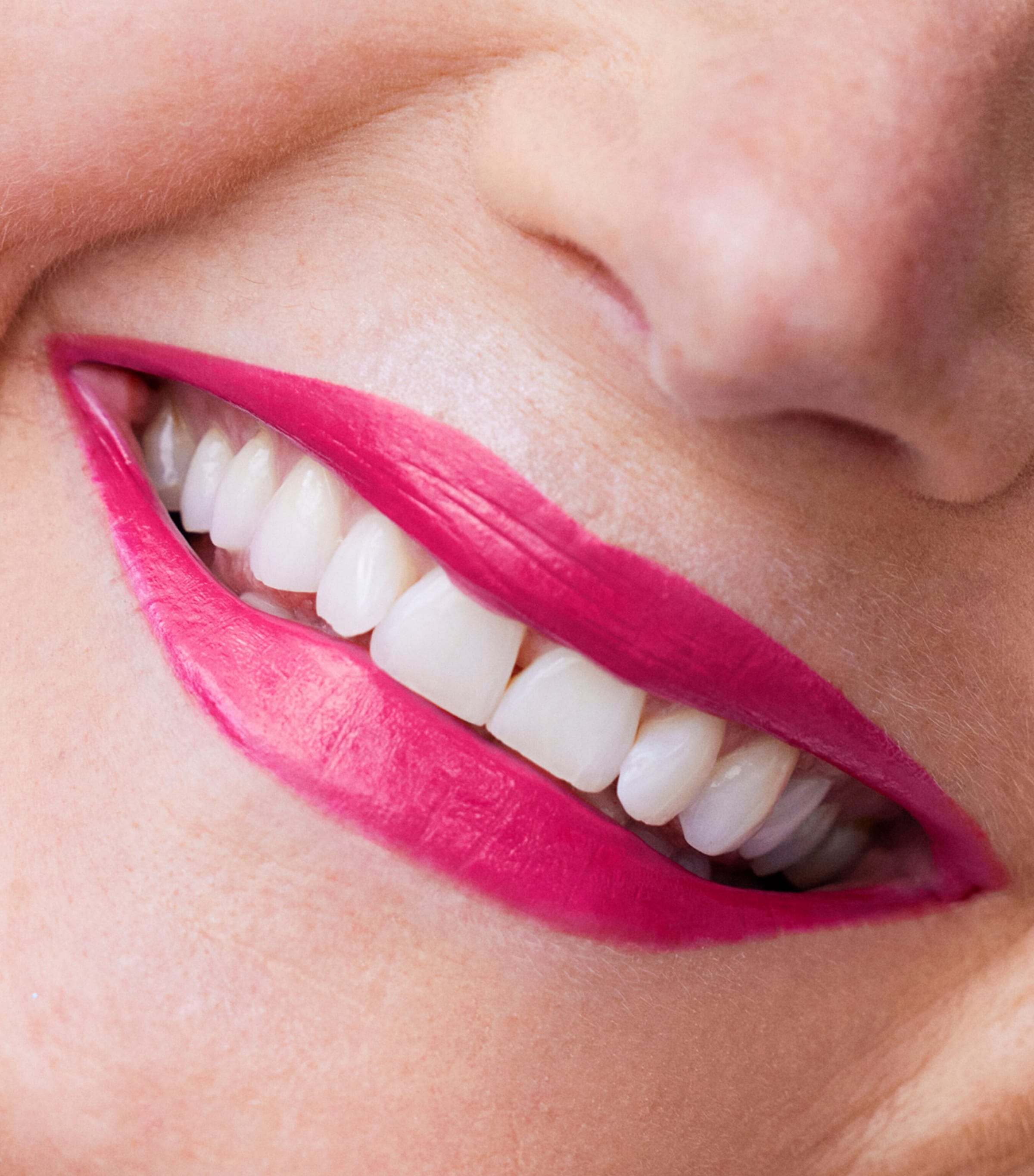 Pop Longwear Shine Lipstick PUNCH POP Image 3