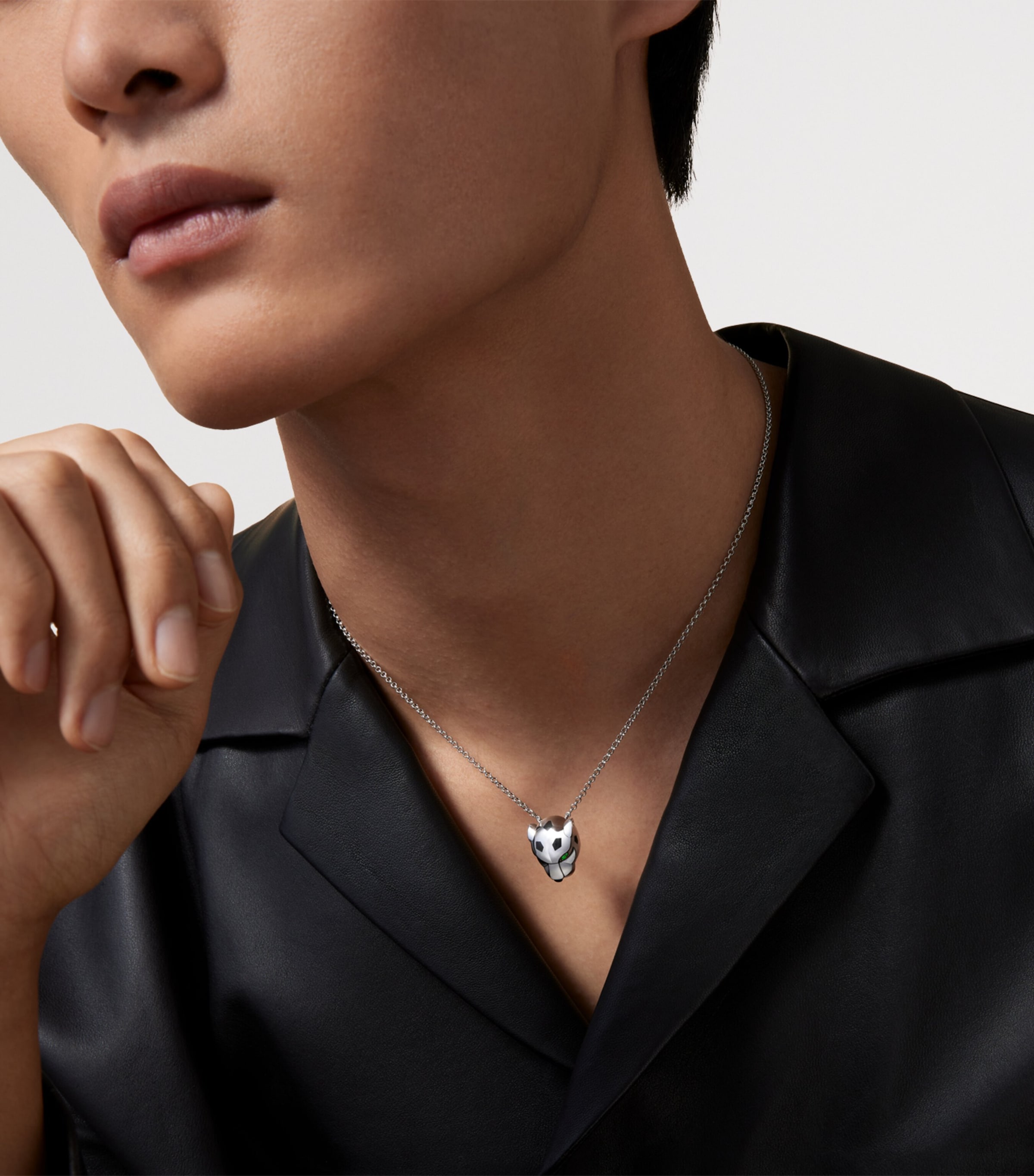 Cartier White Gold, Tsavorite and Onyx Panthère de Cartier Necklace White Gold Image 2
