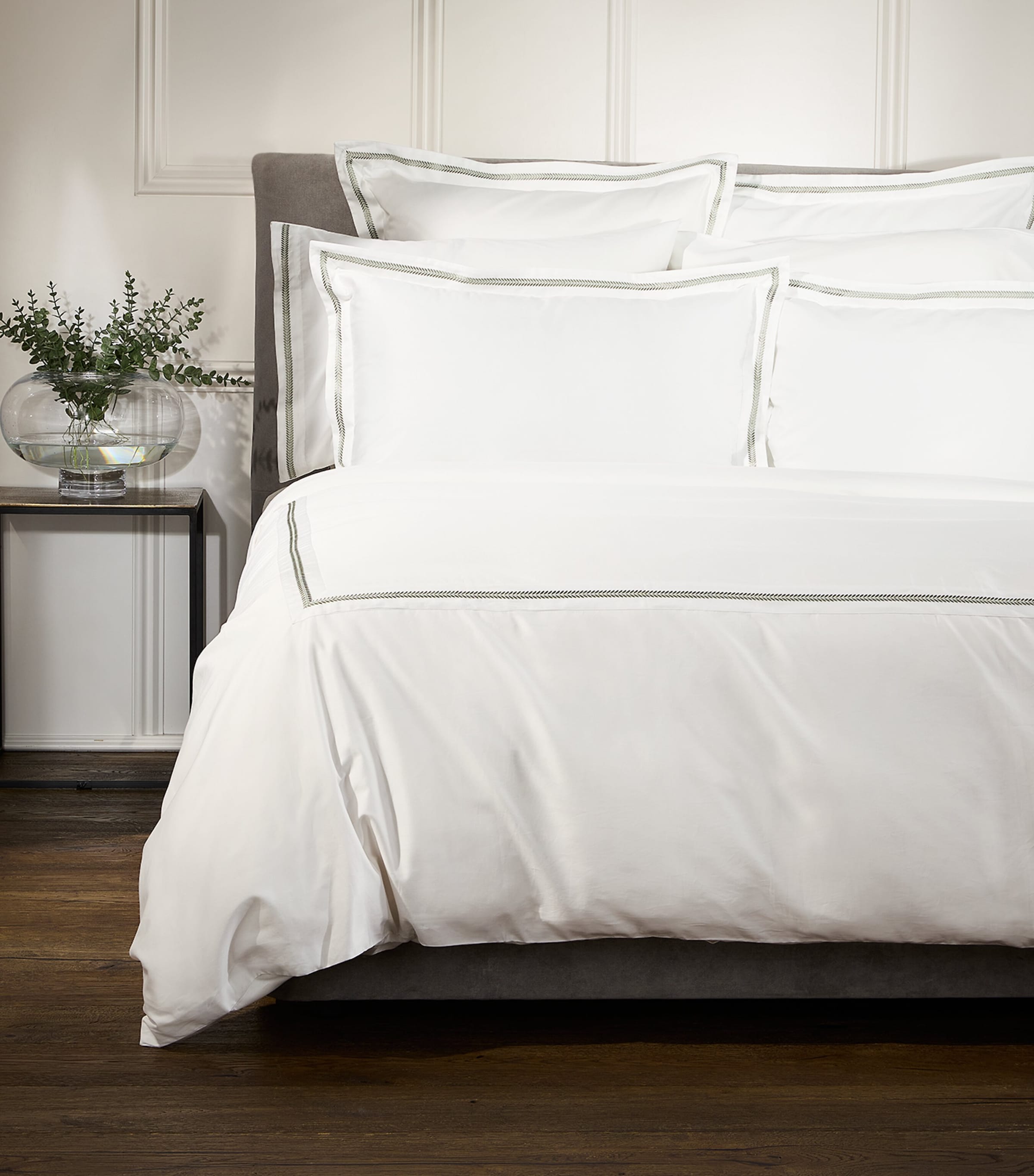 Harrods Of London Egyptian Cotton Eltham King Bedding Set