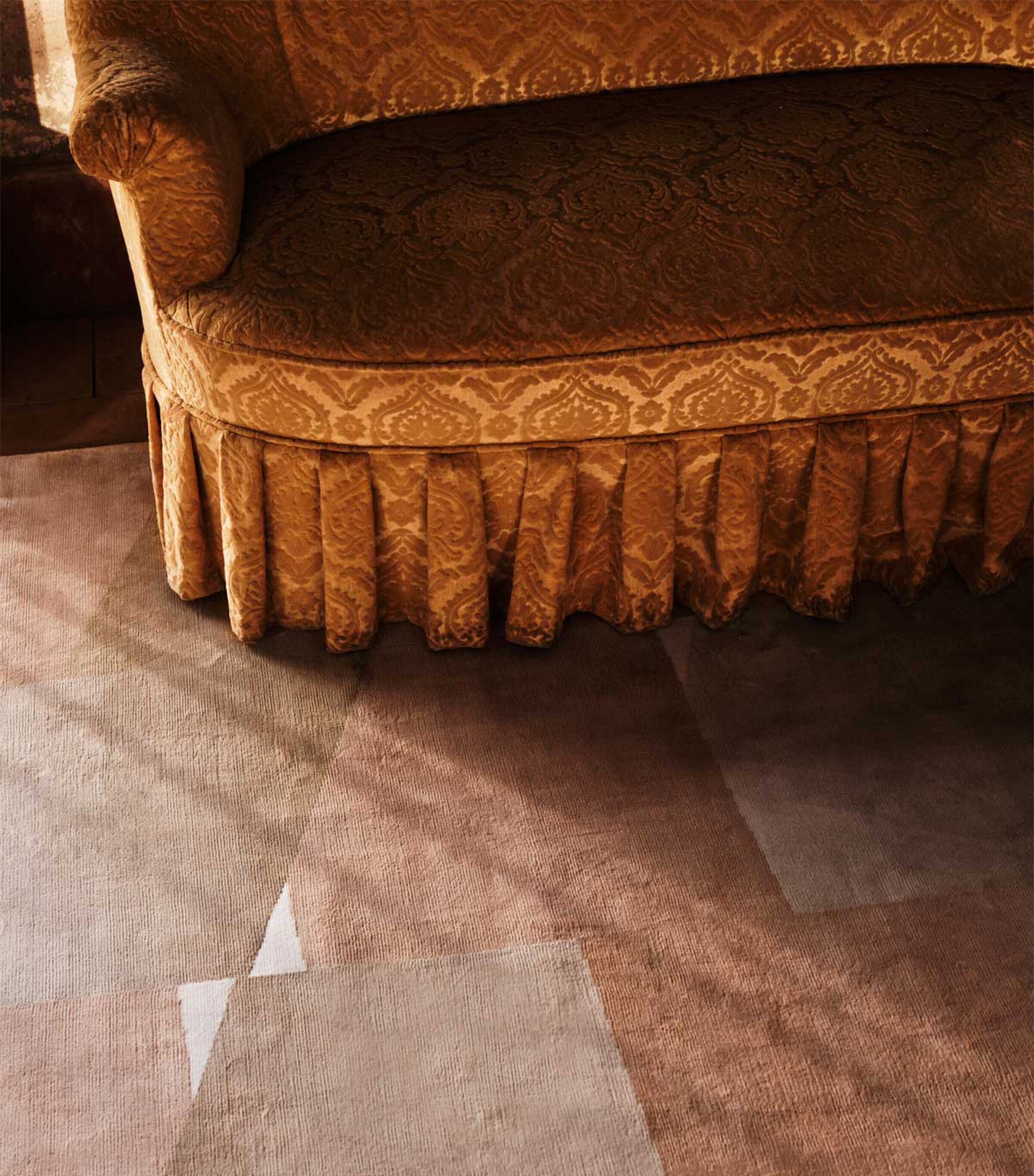 x Kelly Wearstler Crux Auburn Rug (1.83m x 2.74m) GOLD Image 4