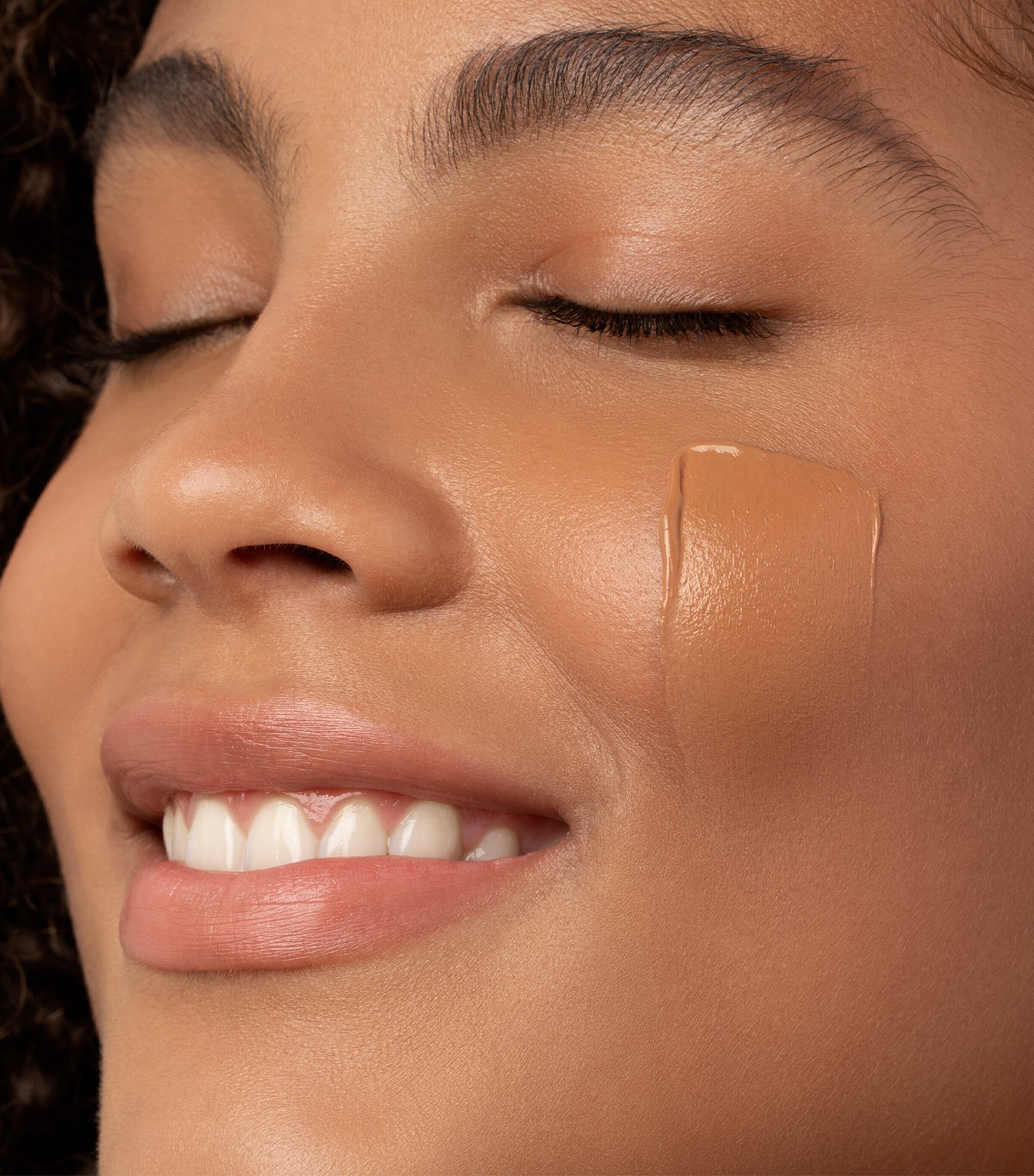 Chantecaille Just Skin Tinted Moisturiser SPF 15 Chestnut Image 3