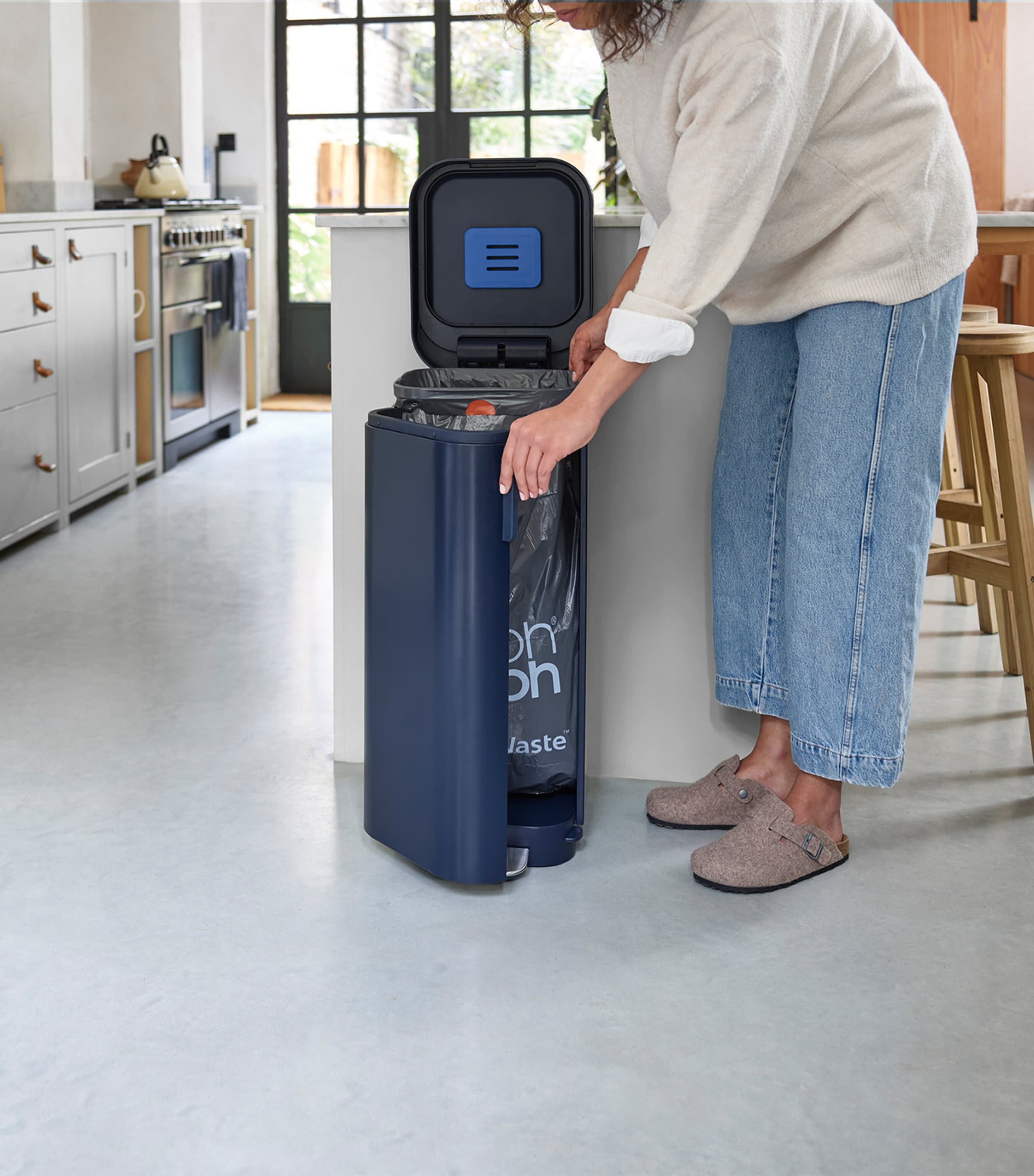 Porta Easy-Empty Pedal Bin (40L) MIDNIGHT BLUE Image 3