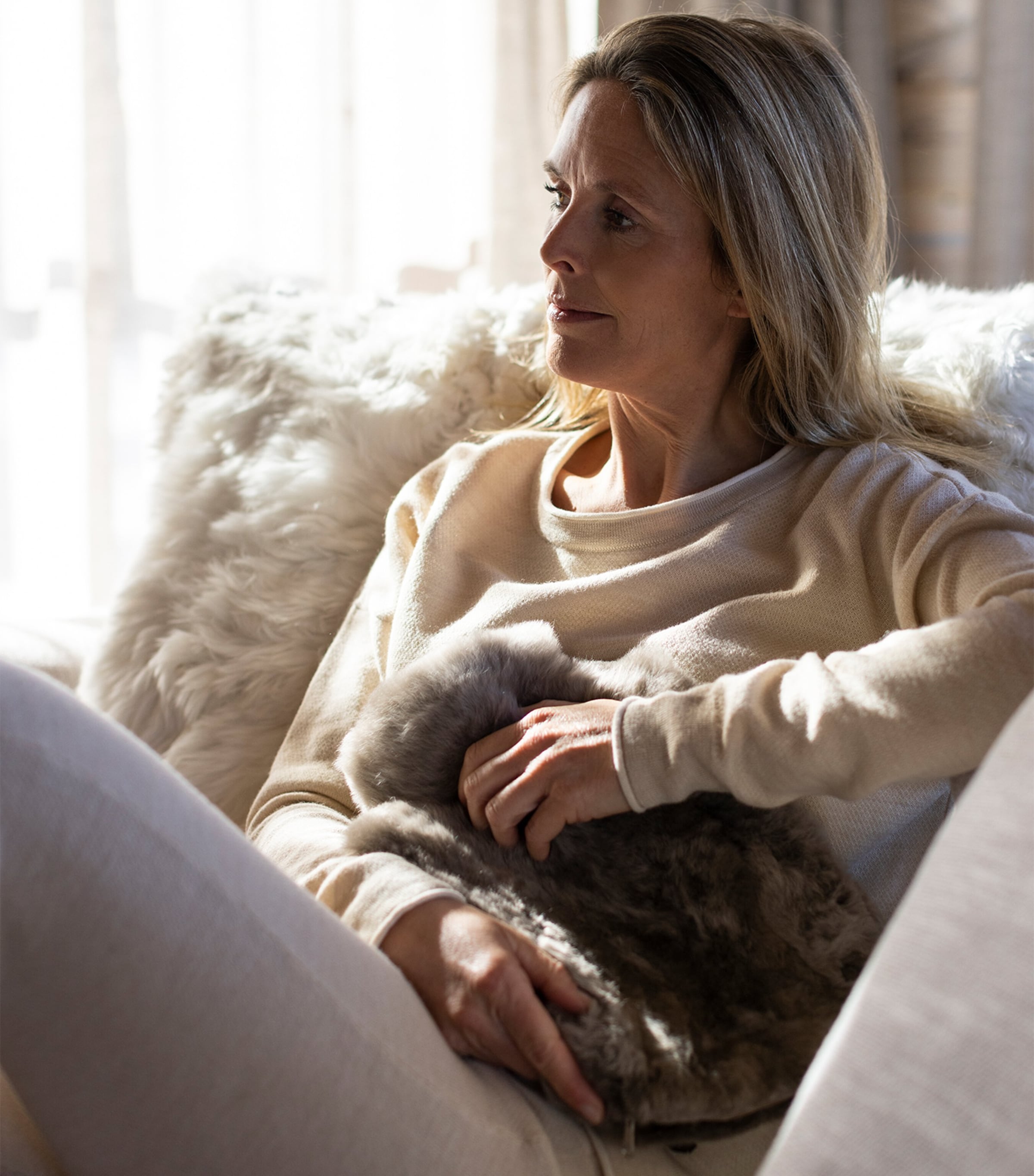 Calmo Hot Water Bottle (1.8L) DARK CHAMPAGNE Image 4