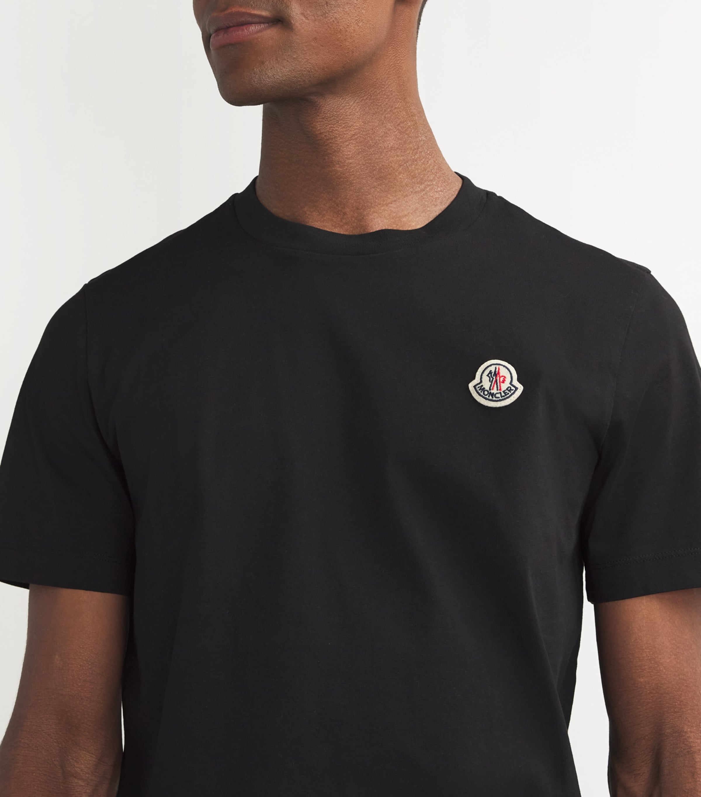 一日中快適な着心地★【MONCLER】Pixel ロゴ T-shirts Moncler Pixelated Logo T-Shirt | Harrods US