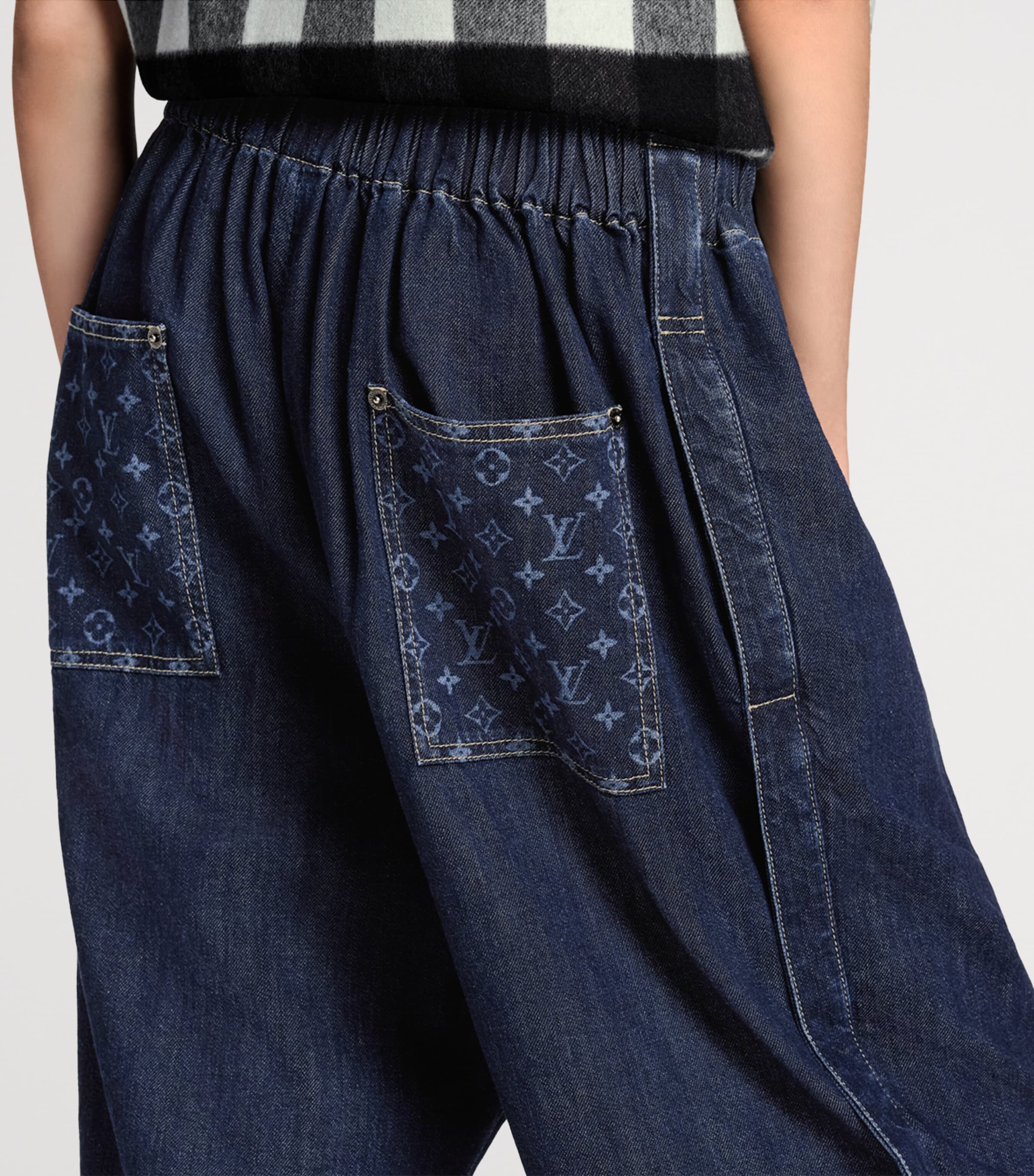 Monogram-Detail Carrot Jeans BLACK Image 6