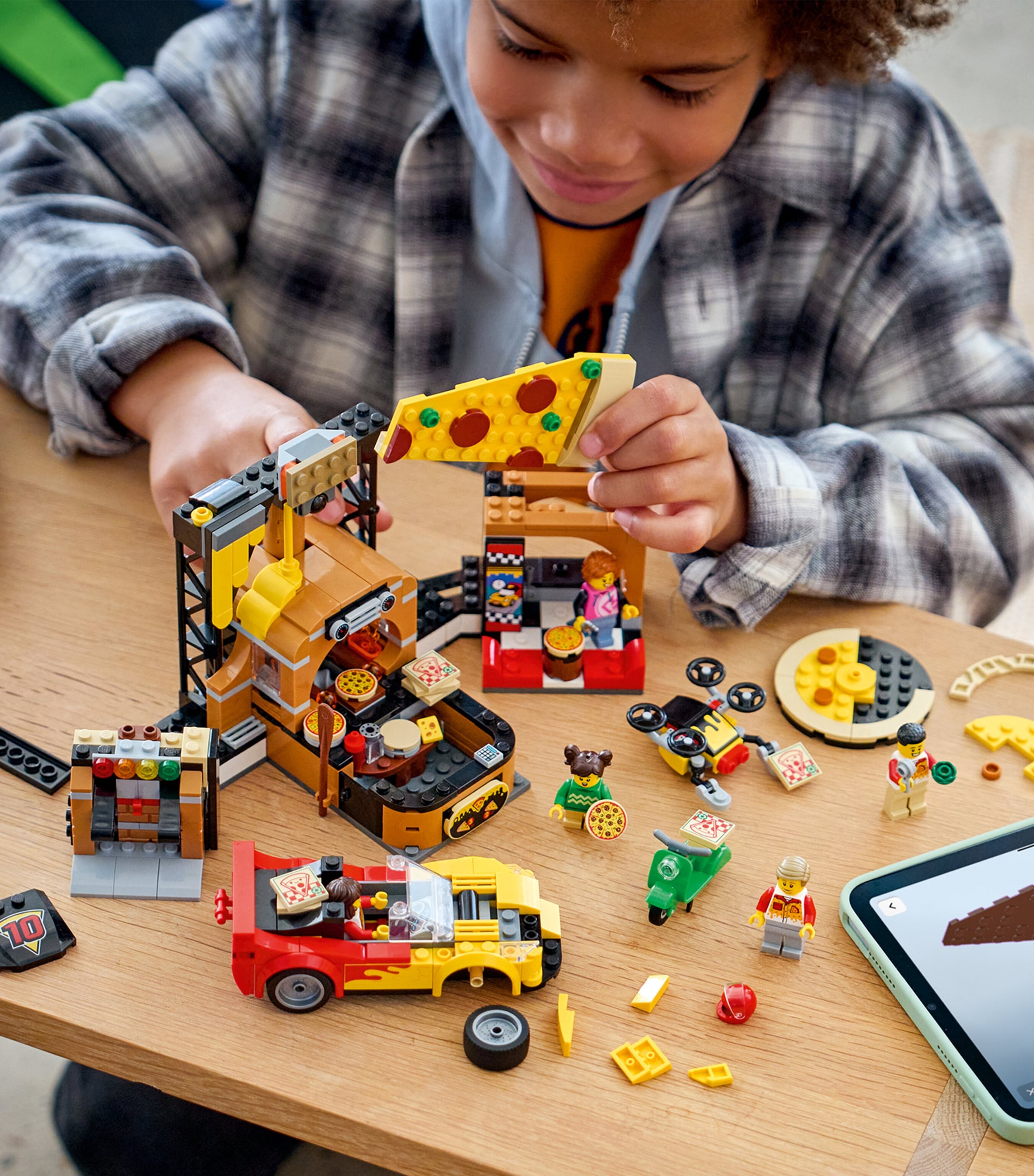Lego LEGO City Pizza Delivery Experience with Vehicles 60496 Image 3