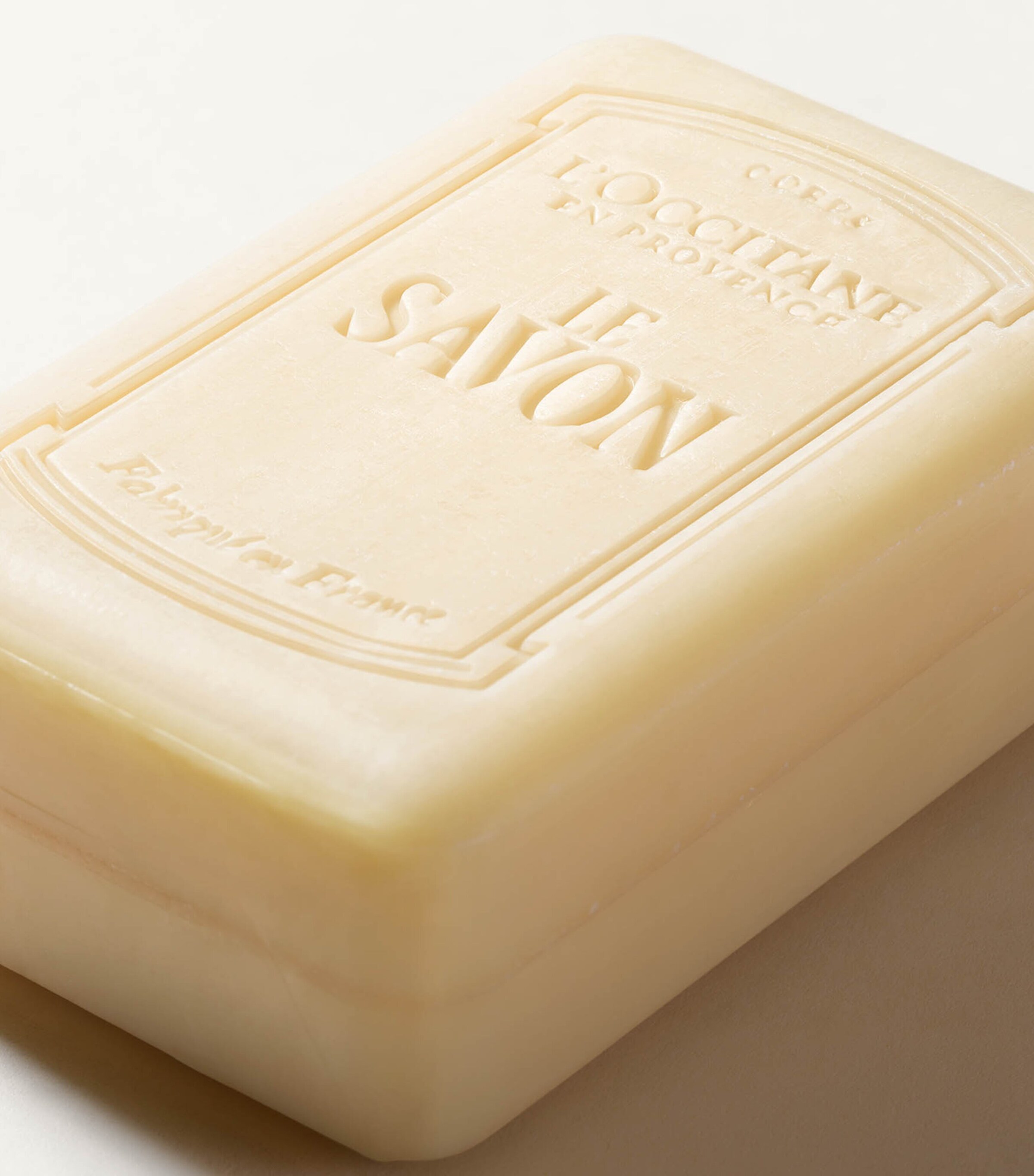 L'Occitane Lavender Extra Gentle Body Soap (250g) Image 3
