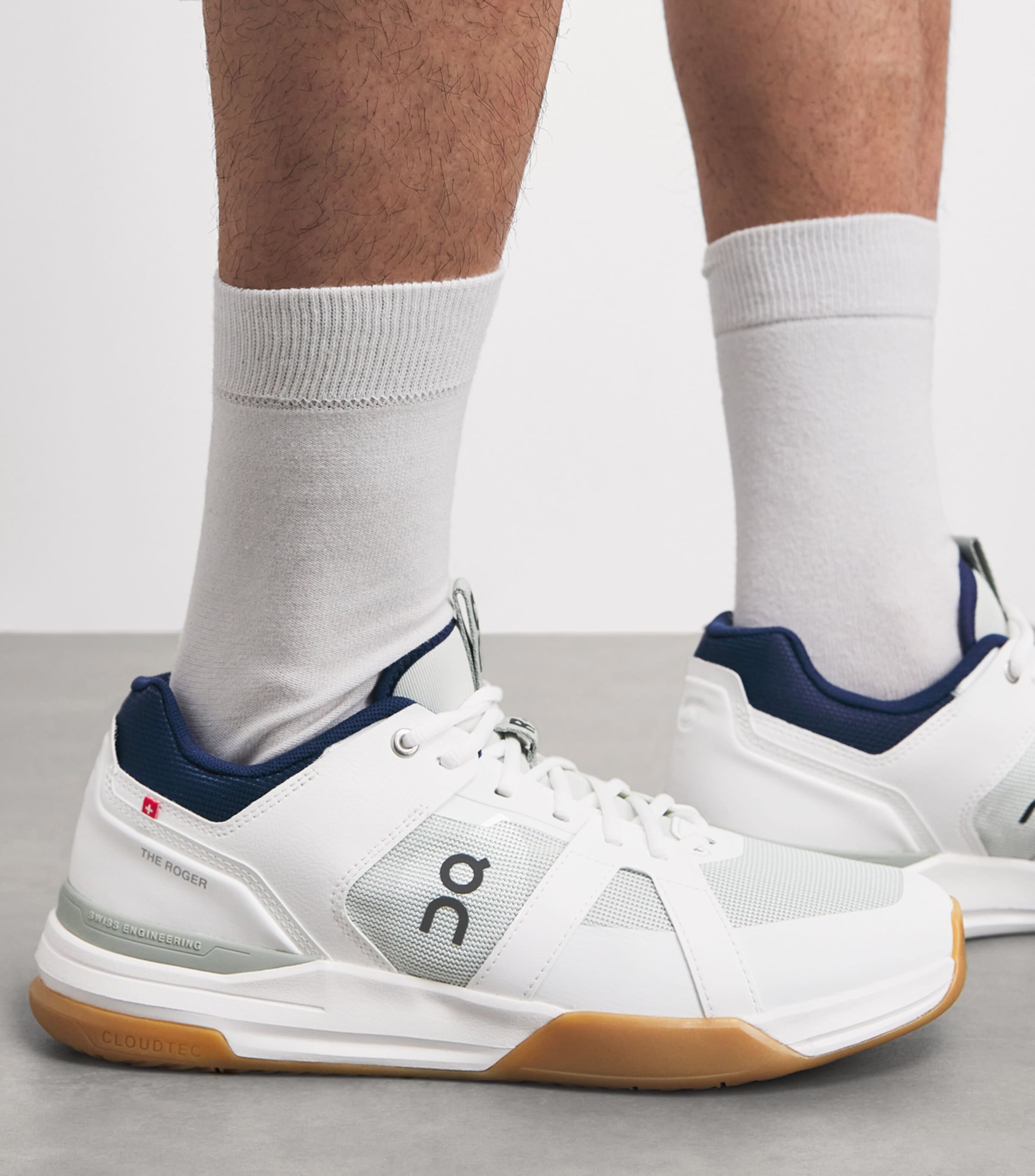 On Mens THE ROGER Clubhouse Pro Sneakers White | Iceberg Image 2