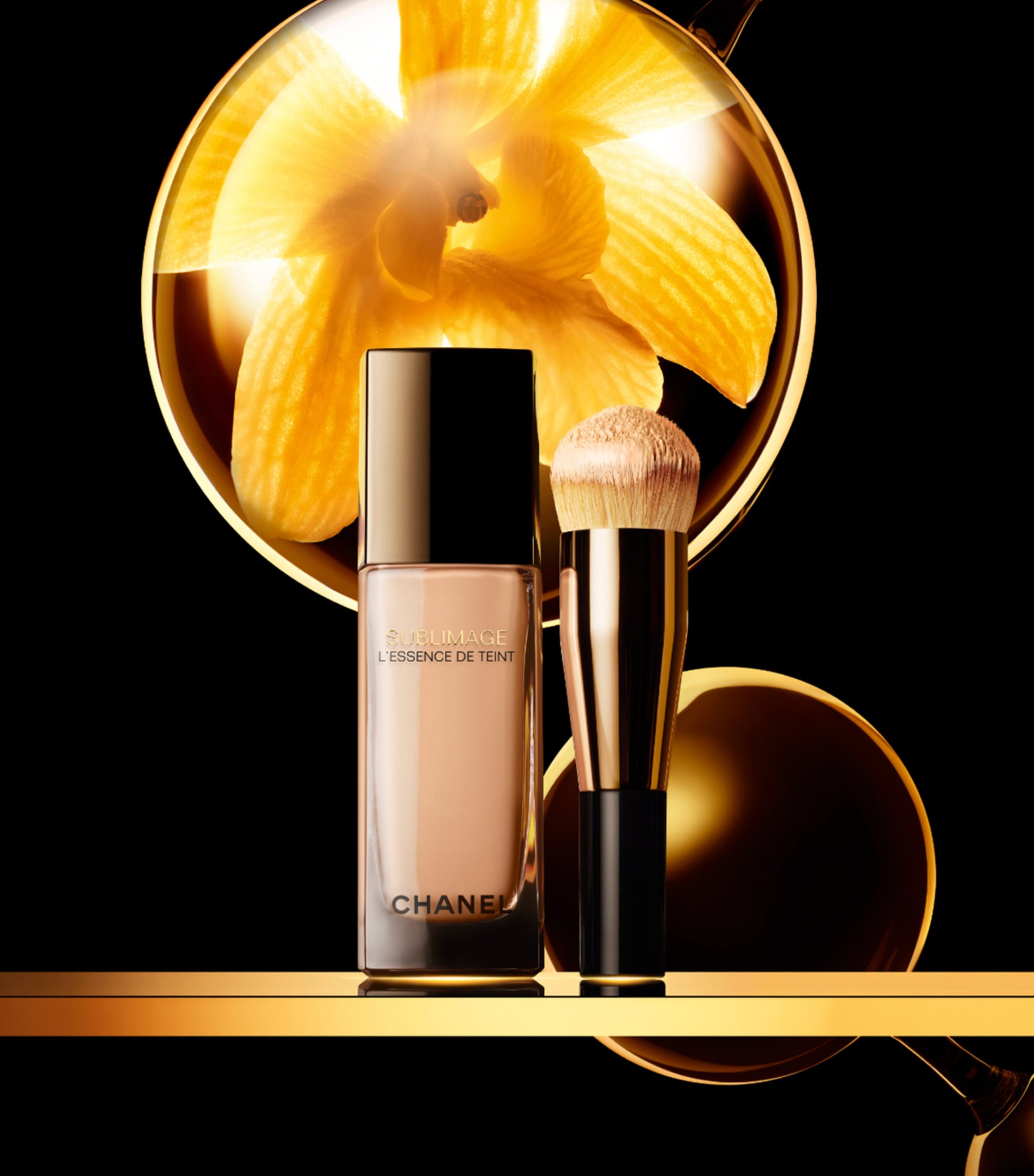 CHANEL SUBLIMAGE L'ESSENCE DE TEINT Ultimate Radiance-Generating Serum Foundation (40ml) B130 Image 2