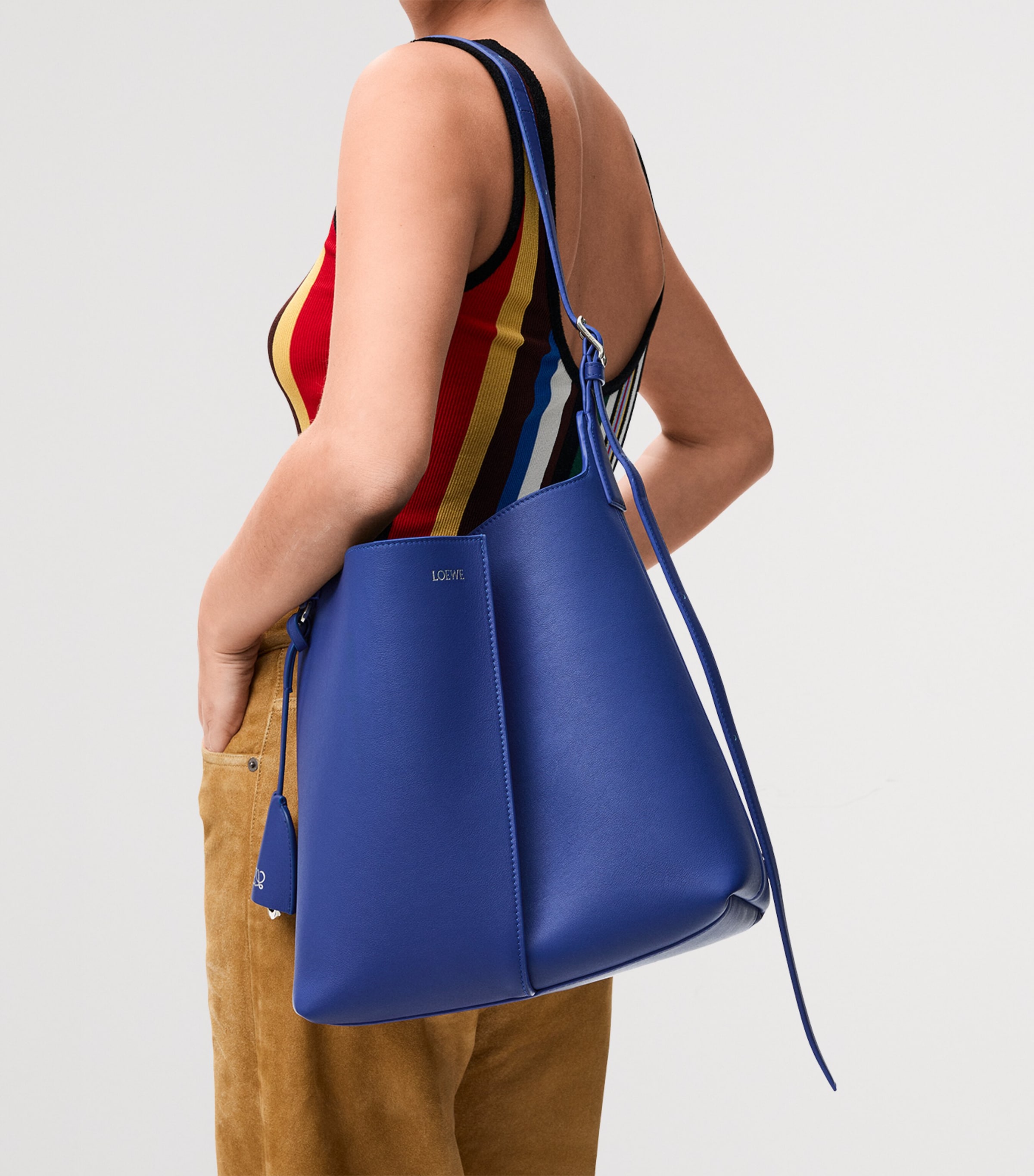 LOEWE Womens Medium Leather Bilbao Bucket Bag Stellar Blue Image 3