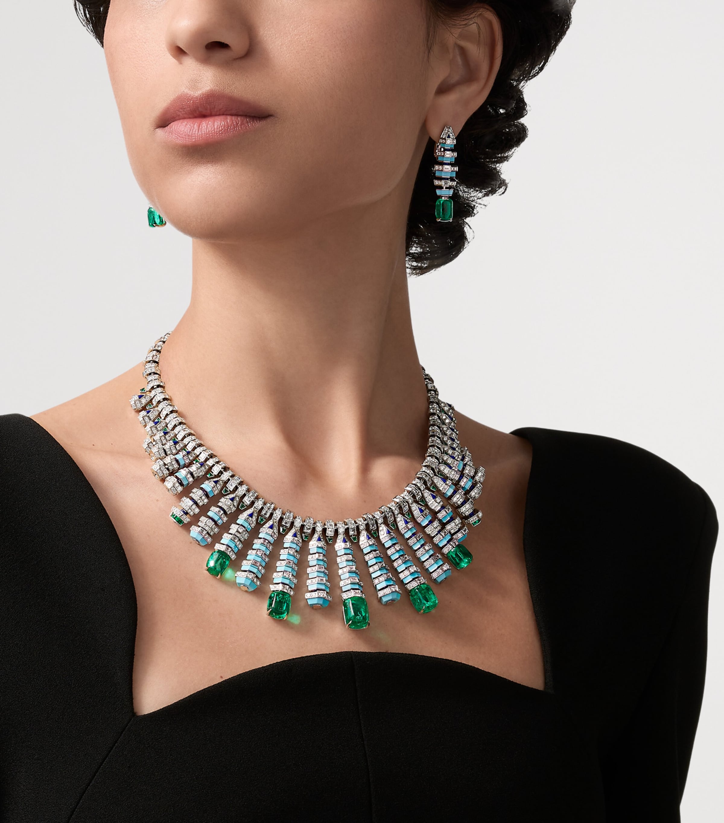 Cartier White Gold, Diamond and Emerald Olorra Necklace White Gold Image 2