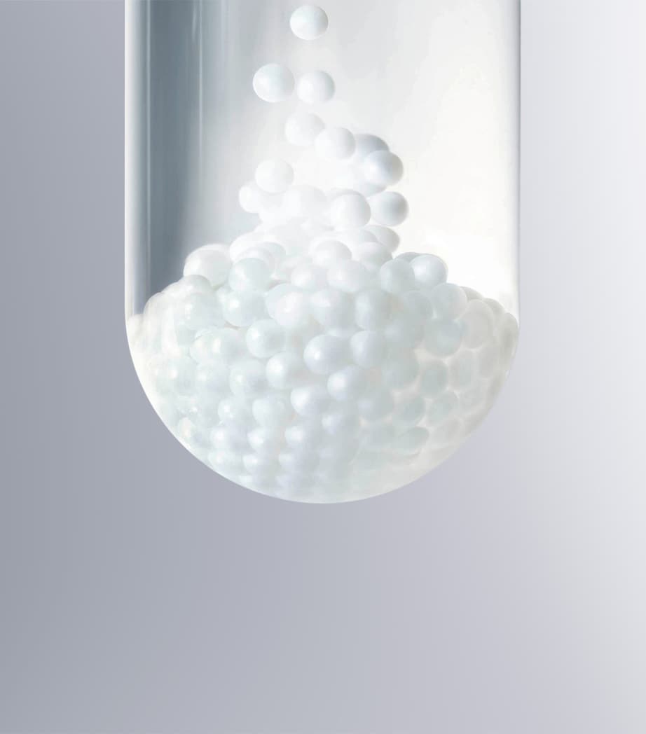 White Caviar Illuminating Pearl Infusion Serum (30ml) NO COLOUR Image 4