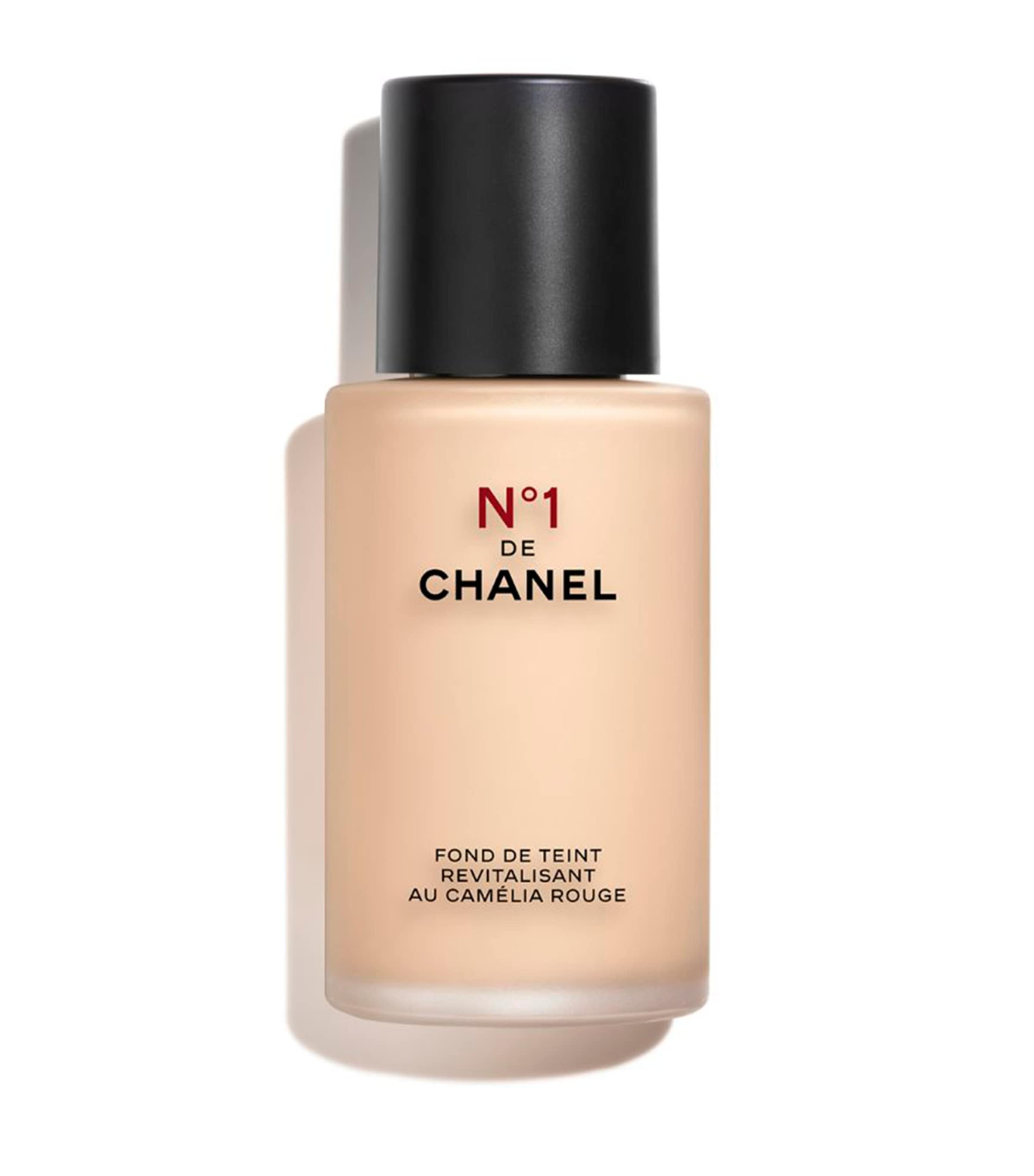 Chanel N°1 De Revitalizing Foundation In Nude