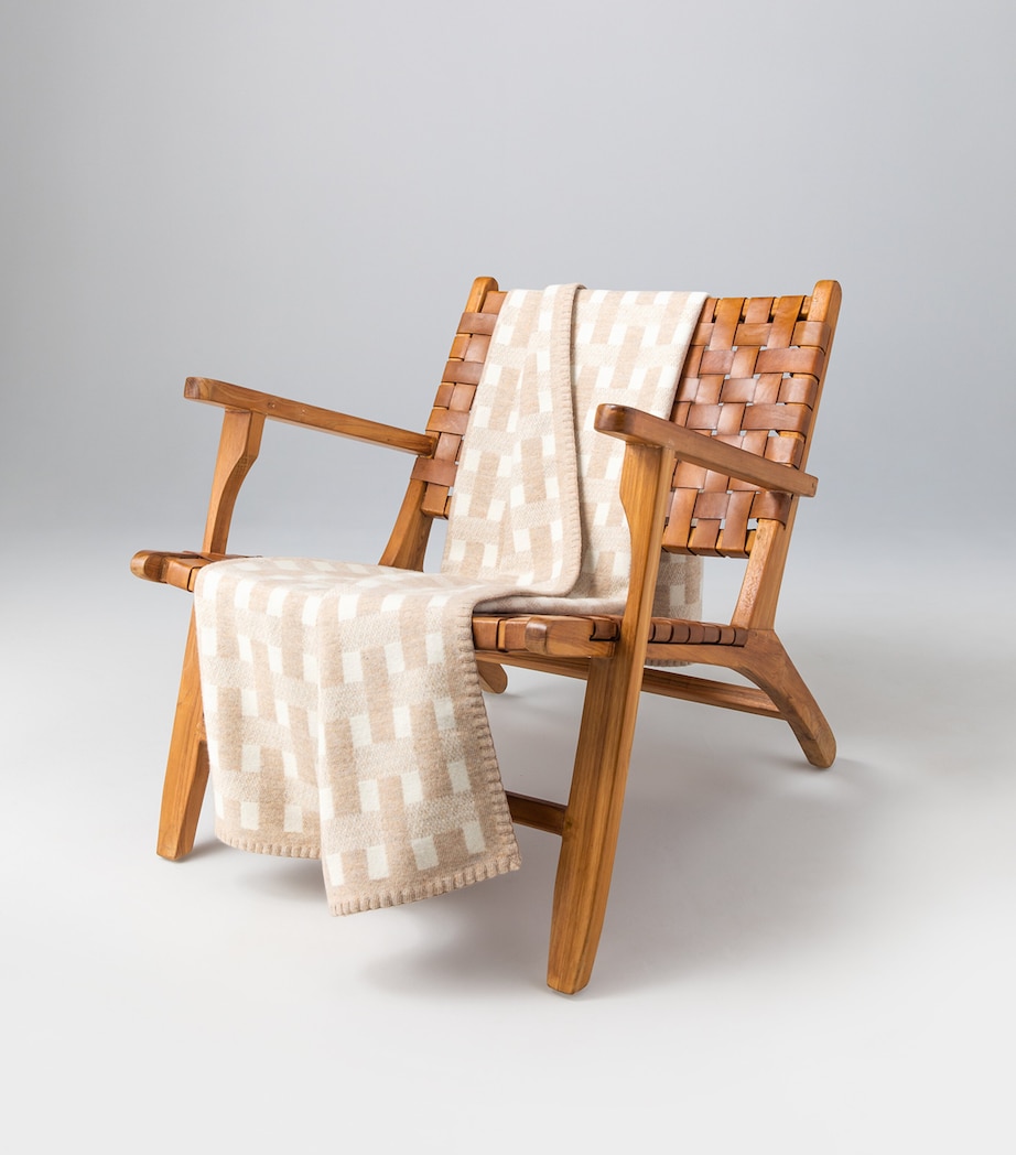 Johnstons Of Elgin Wool-Cashmere Basketweave Throw (190cm x 140cm) Oatmeal & White Image 2