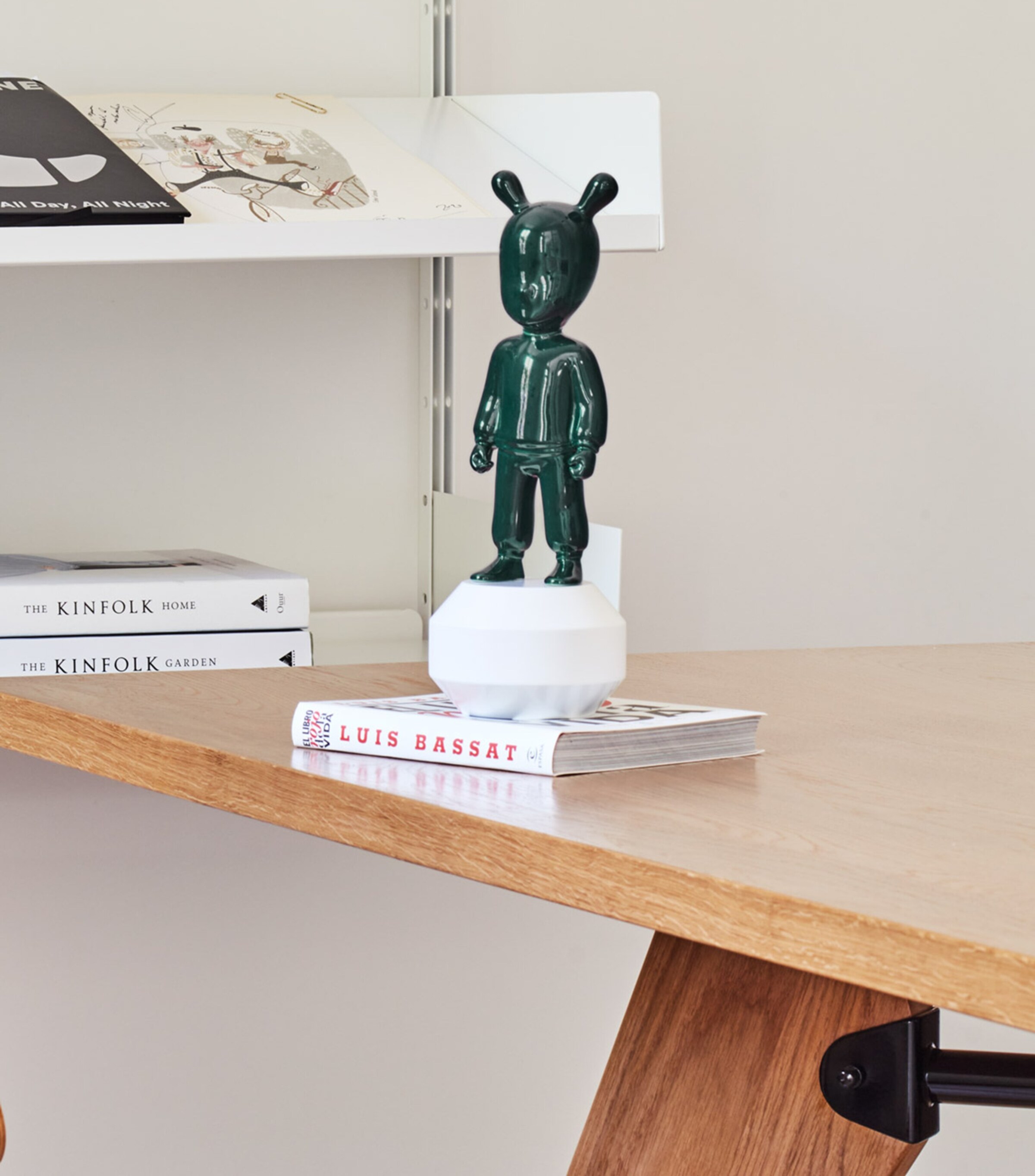 Lladró The Guest Sculpture White & Green Image 2