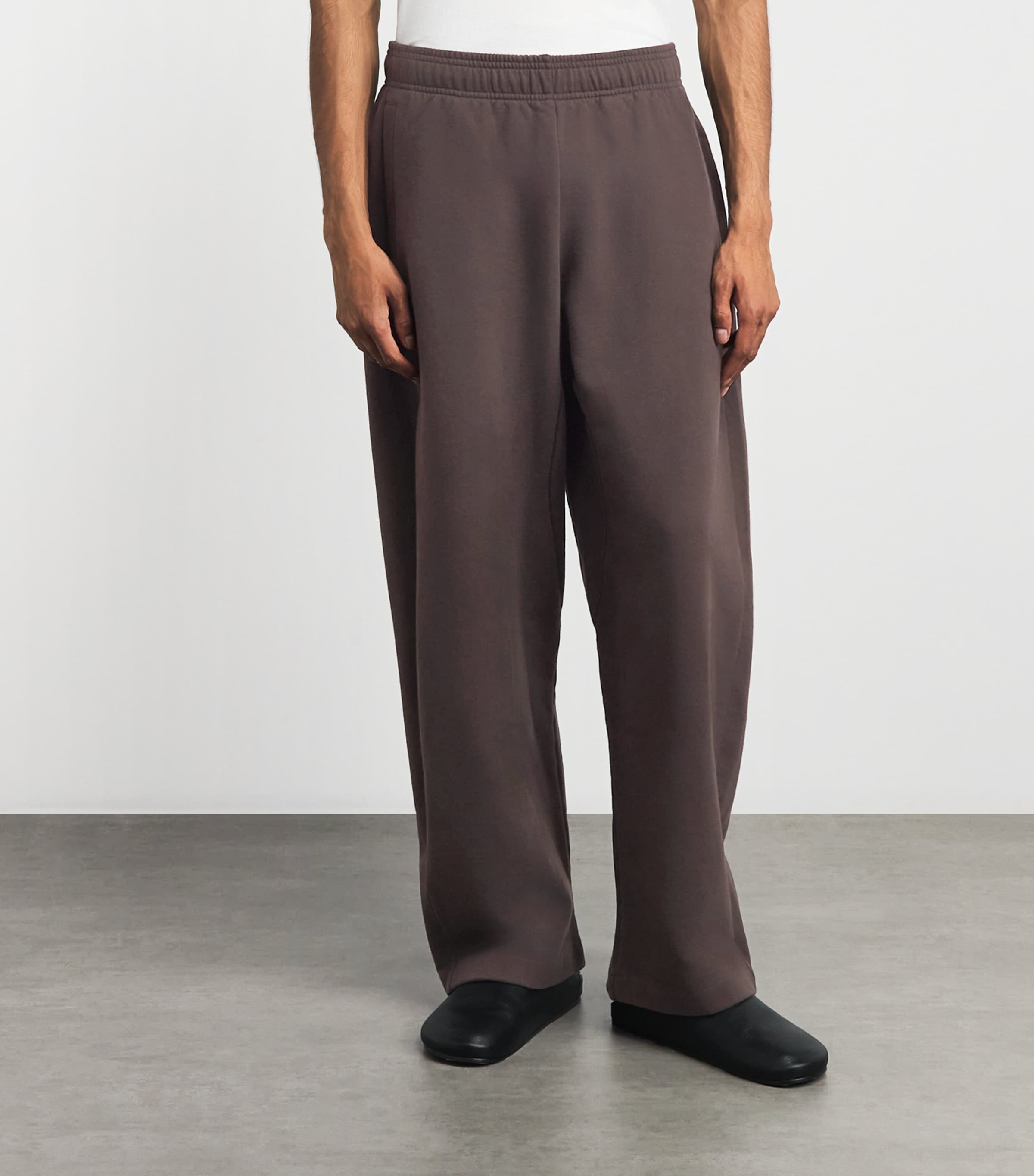 Jacquemus Mens Cotton Corso Sweatpants Dark Brown Image 4