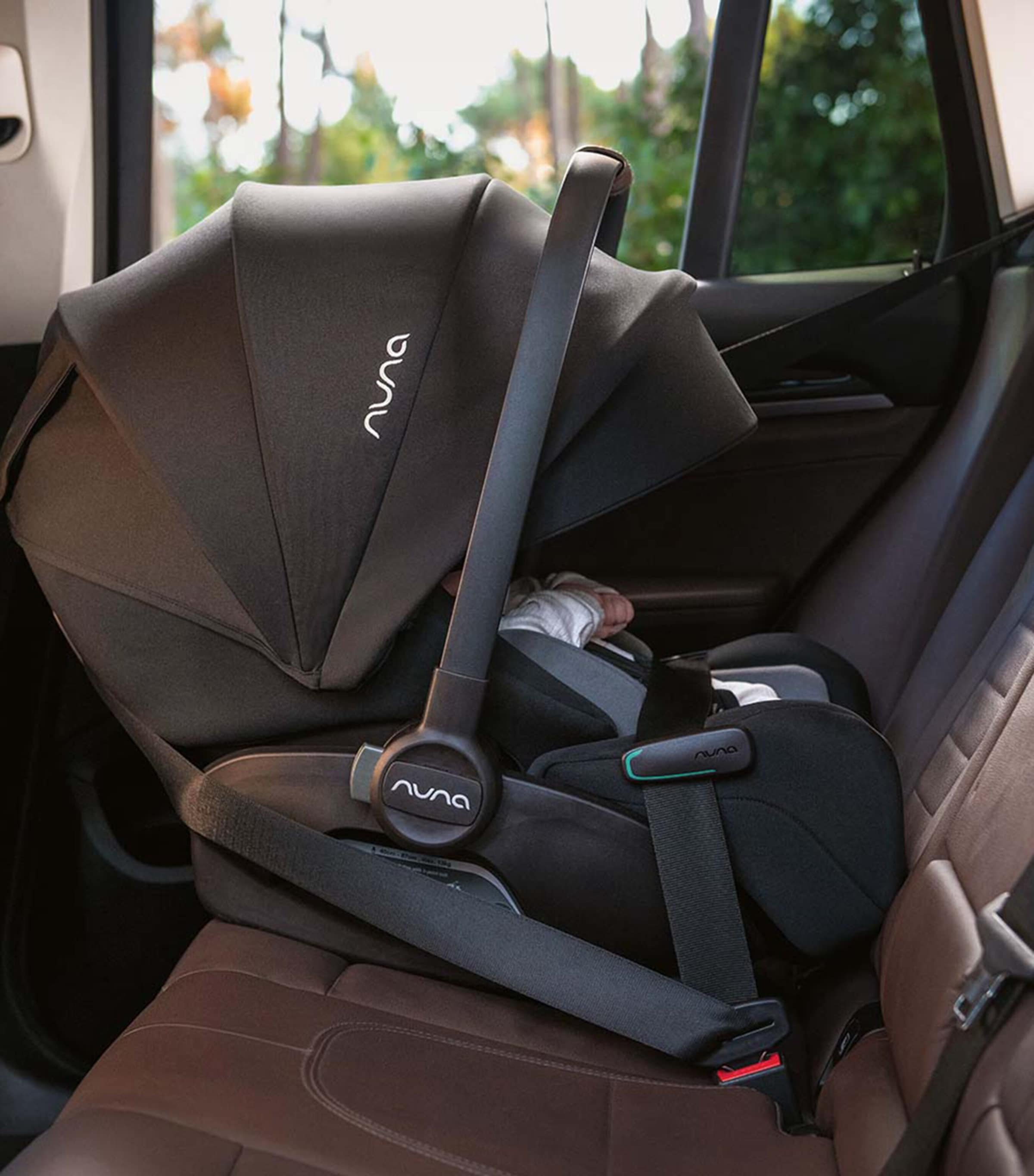 Nuna MIXX Next Stroller, MIXX Carrycot, ARRA Flex Car Seat and BASE Curv Bundle Chestnut Image 15