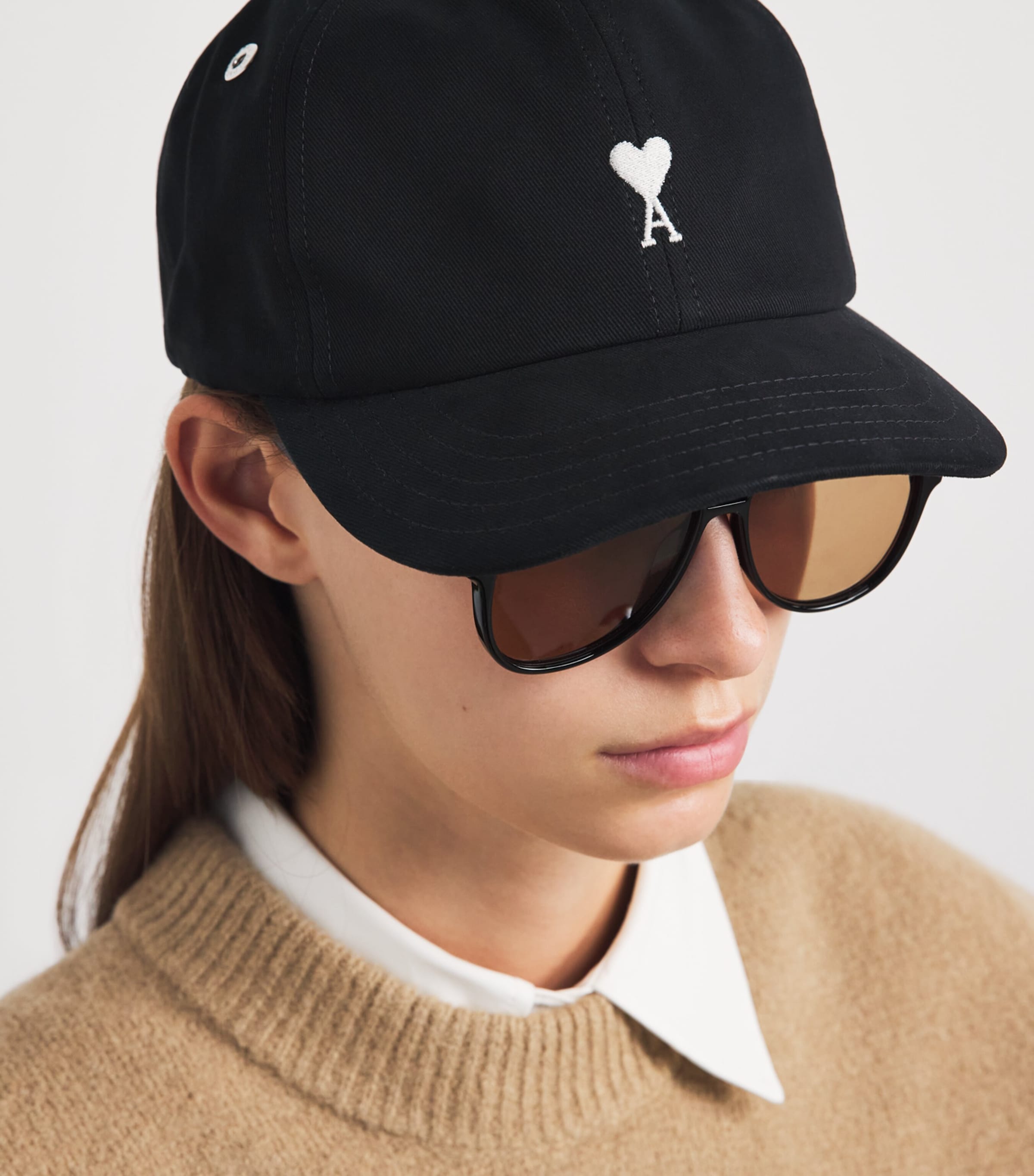 AMI Paris Embroidered Logo Baseball Cap Noir Image 2