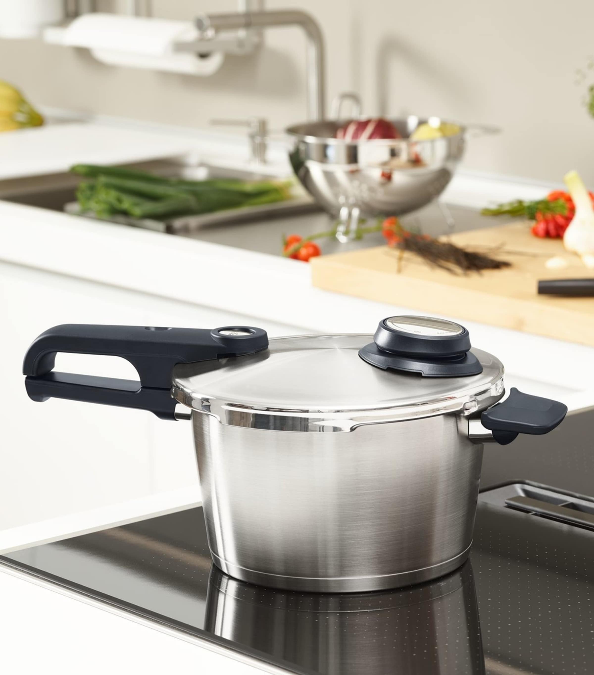 Fissler Vitavit Premium Pressure Cooker with Insert (26cm) Stainless Steel Image 2