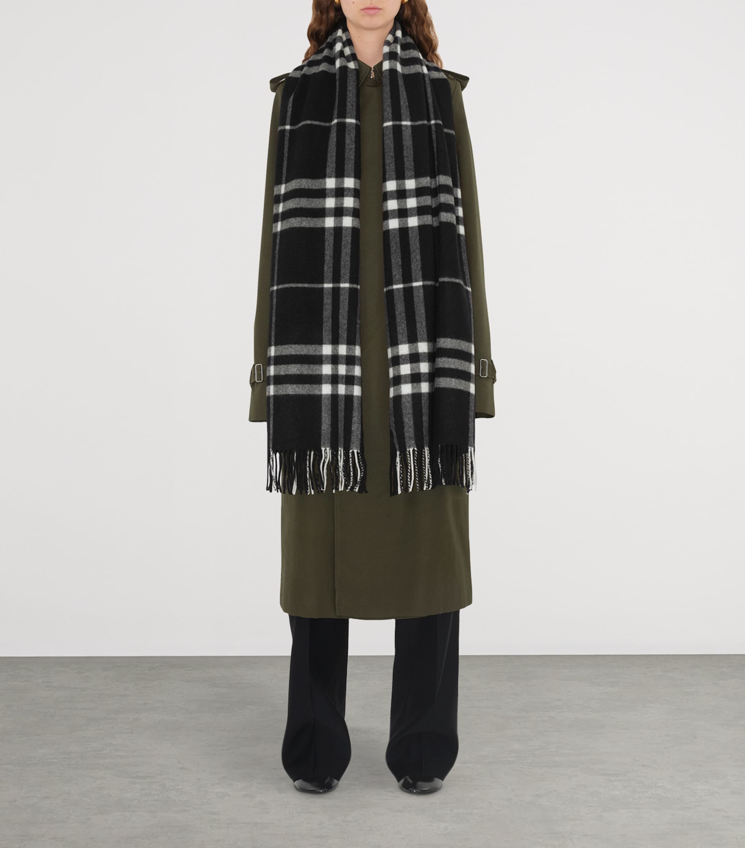 Cashmere Wide Check Scarf BLACK/CALICO Image 3