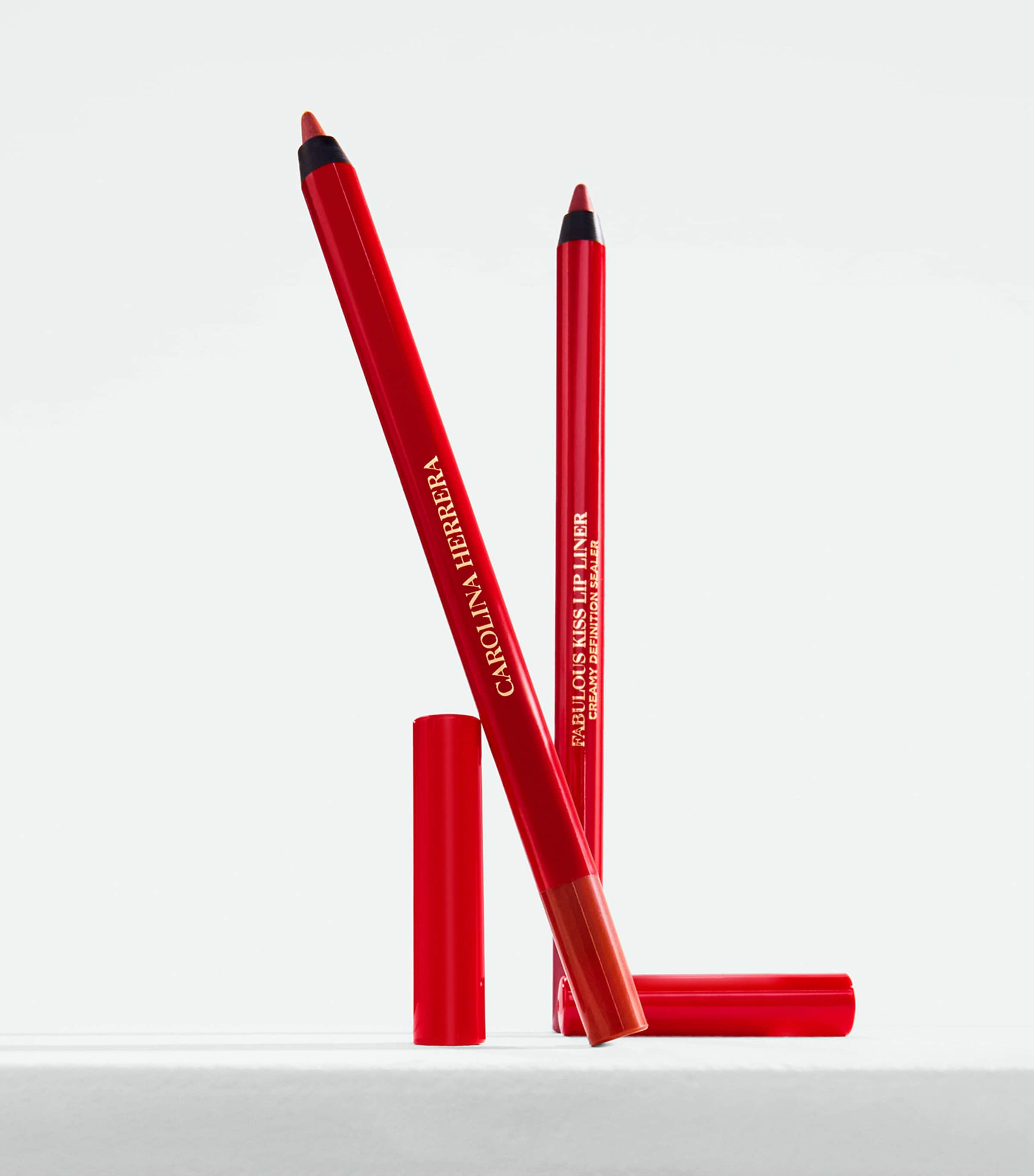 Carolina Herrera Fabulous Kiss Lip Liner Not A Classic Pink Image 4