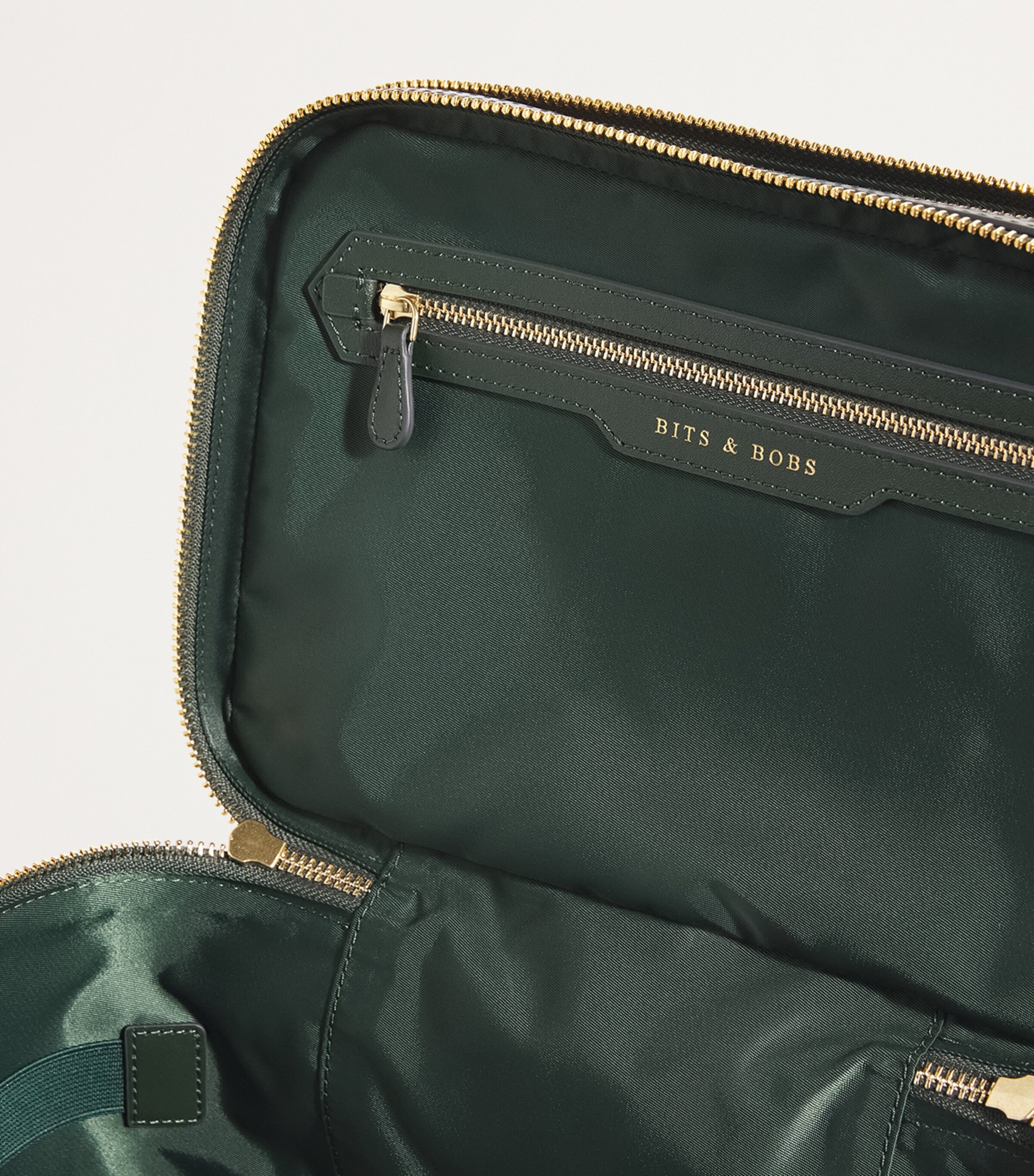 関税なし☆ANYA HINDMARCH Jacquard Vanity Kit Travel Bag Anya Hindmarch Jacquard Vanity Kit Travel Bag | Harrods UK
