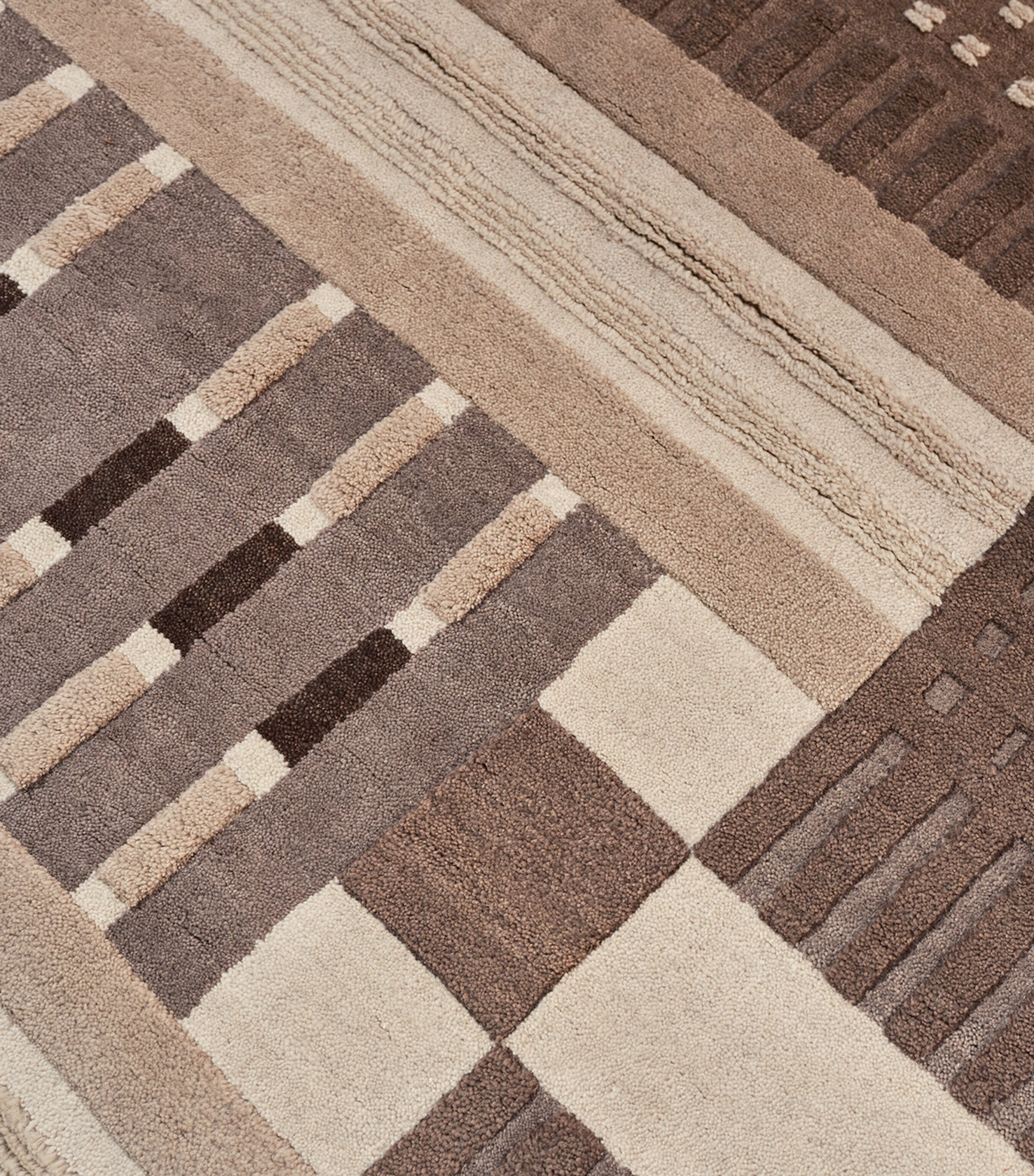 The Rug Company x Paul Smith Takt Runner (3.05m x 0.84m) Beige Image 4