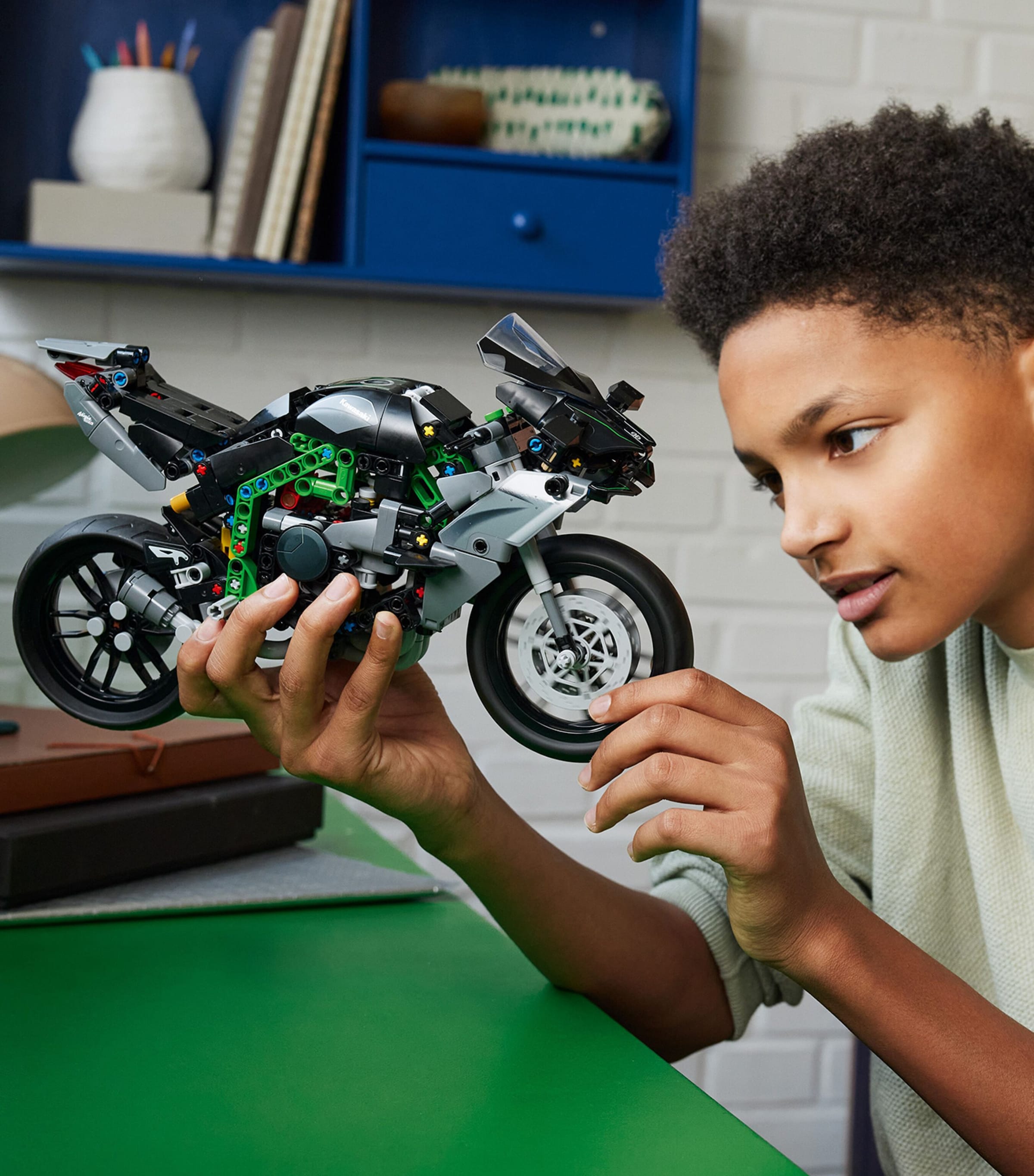 Technic Kawasaki Ninja H2R Motorcycle Toy Vehicle 42170 MULTI Image 2