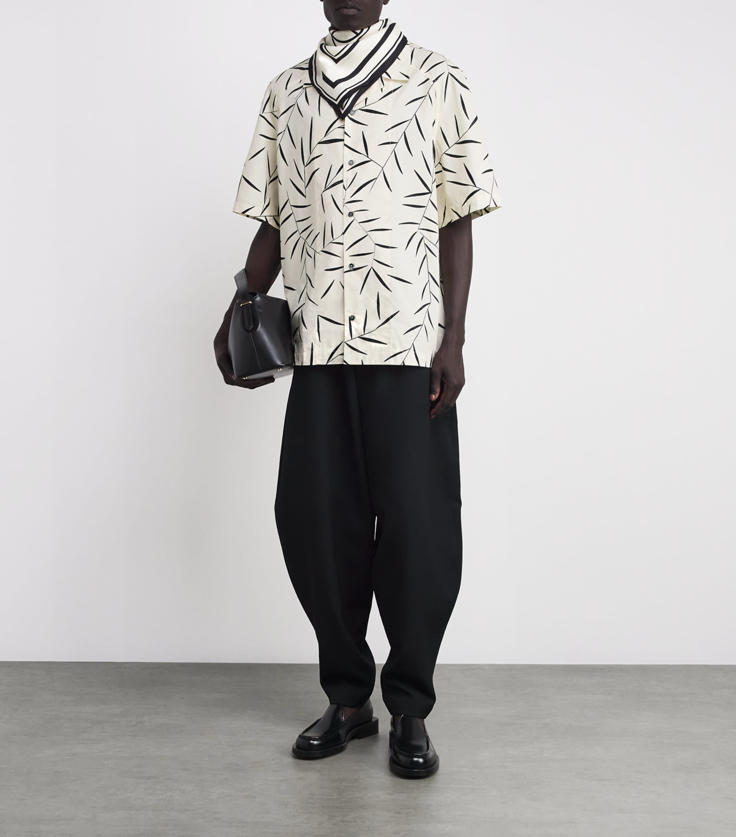 Jacquemus Mens Cotton Leaf Motif Shirt Prin Fol Off W/b Image 2